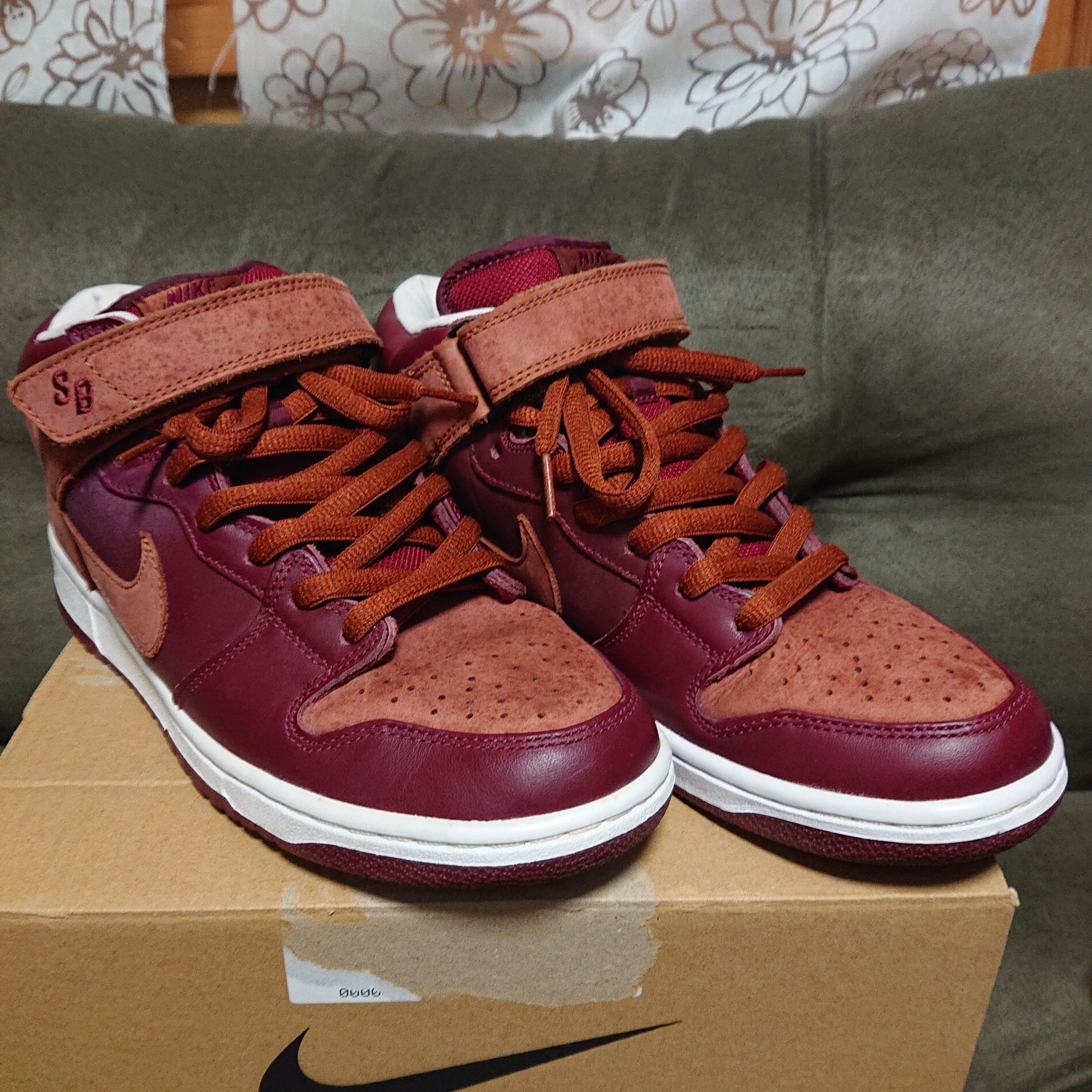 ナイキ SB ダンク ミッド チーム レッド ポニー