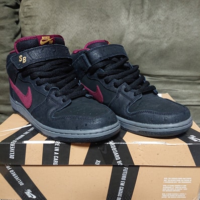 Nike Dunk SB Mid "Black Ostrich Cherrywood"