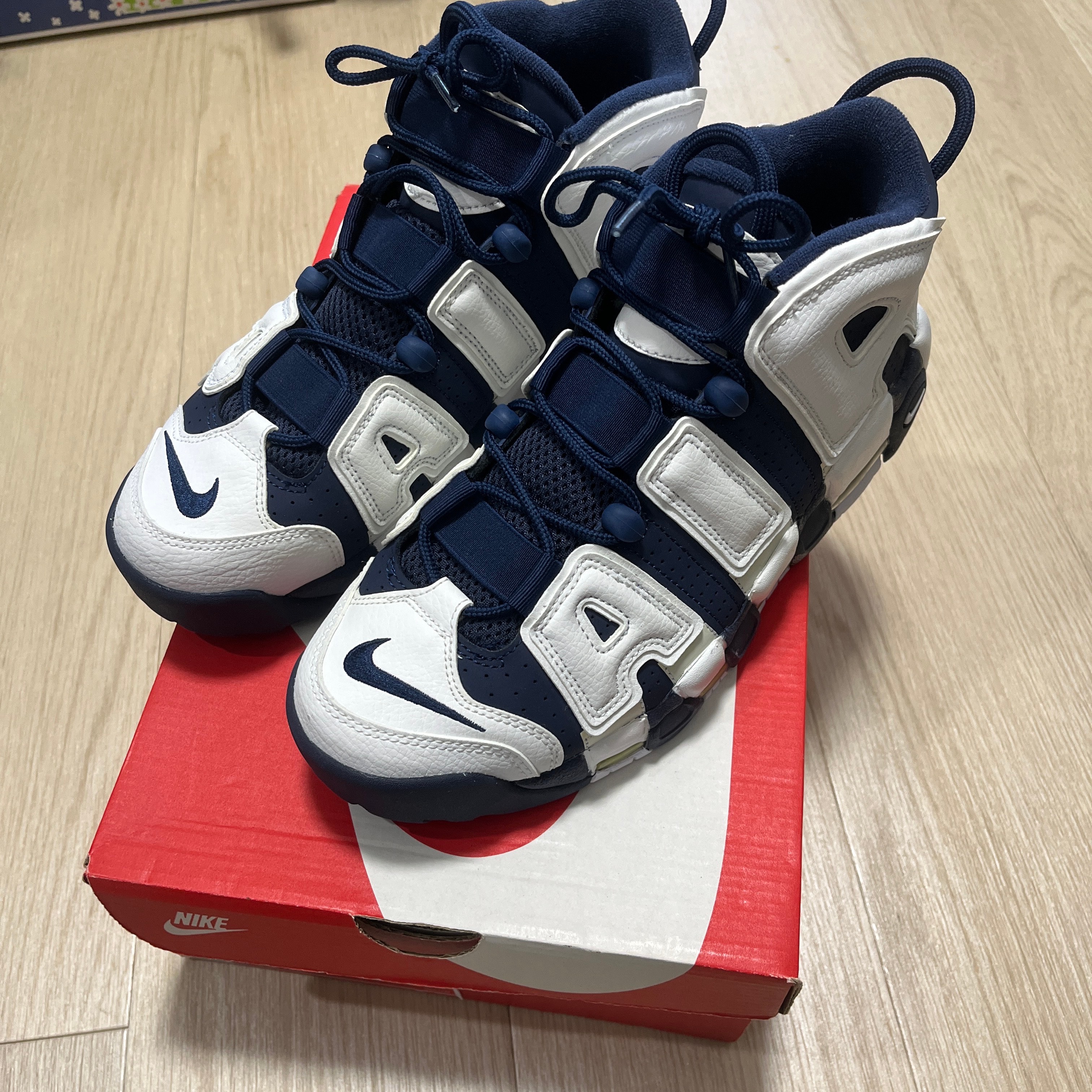 ナイキ エア モア アップテンポ 