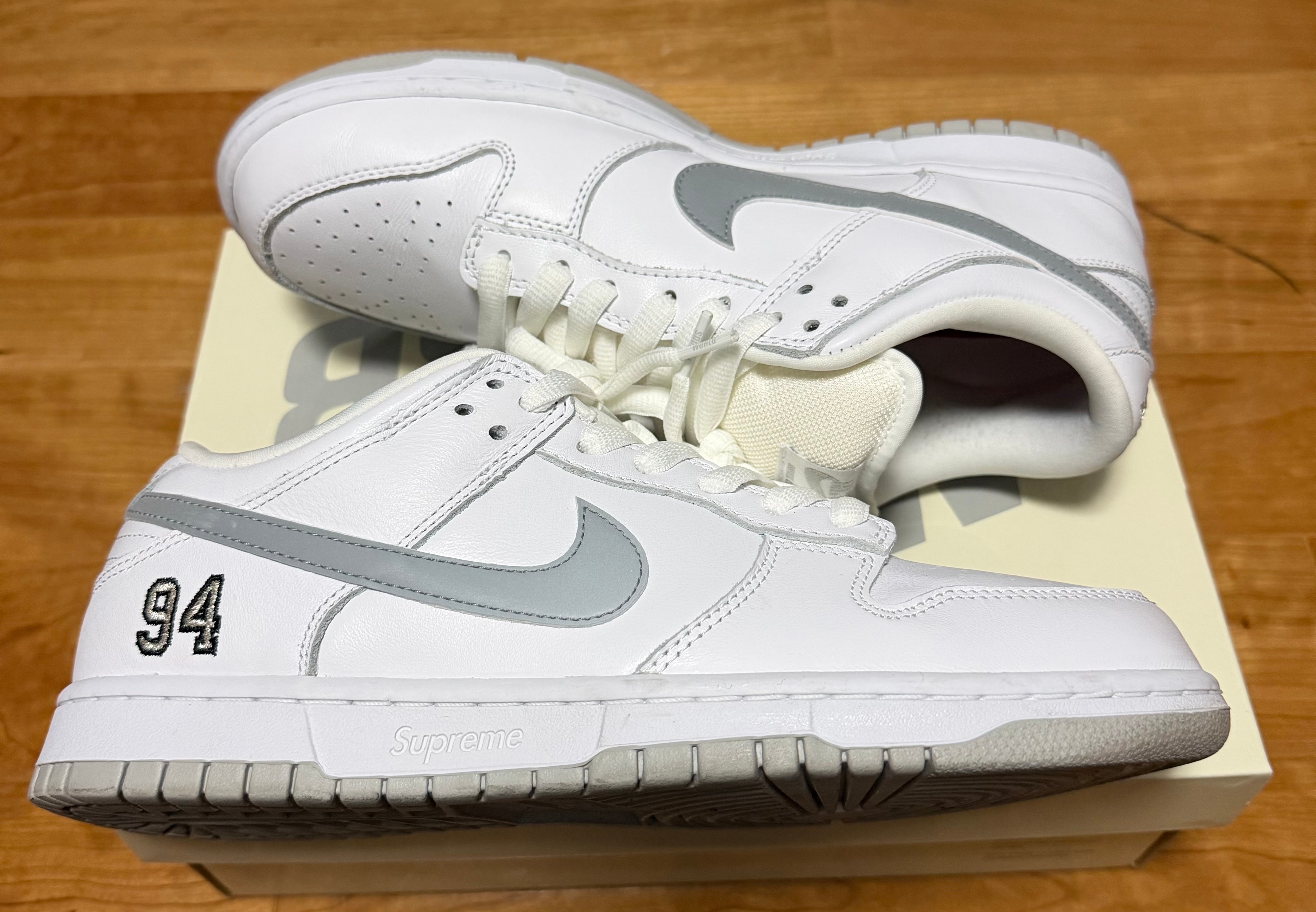 Supreme × Nike SB Dunk Low "White/Metallic Silver" (25FW Week2)