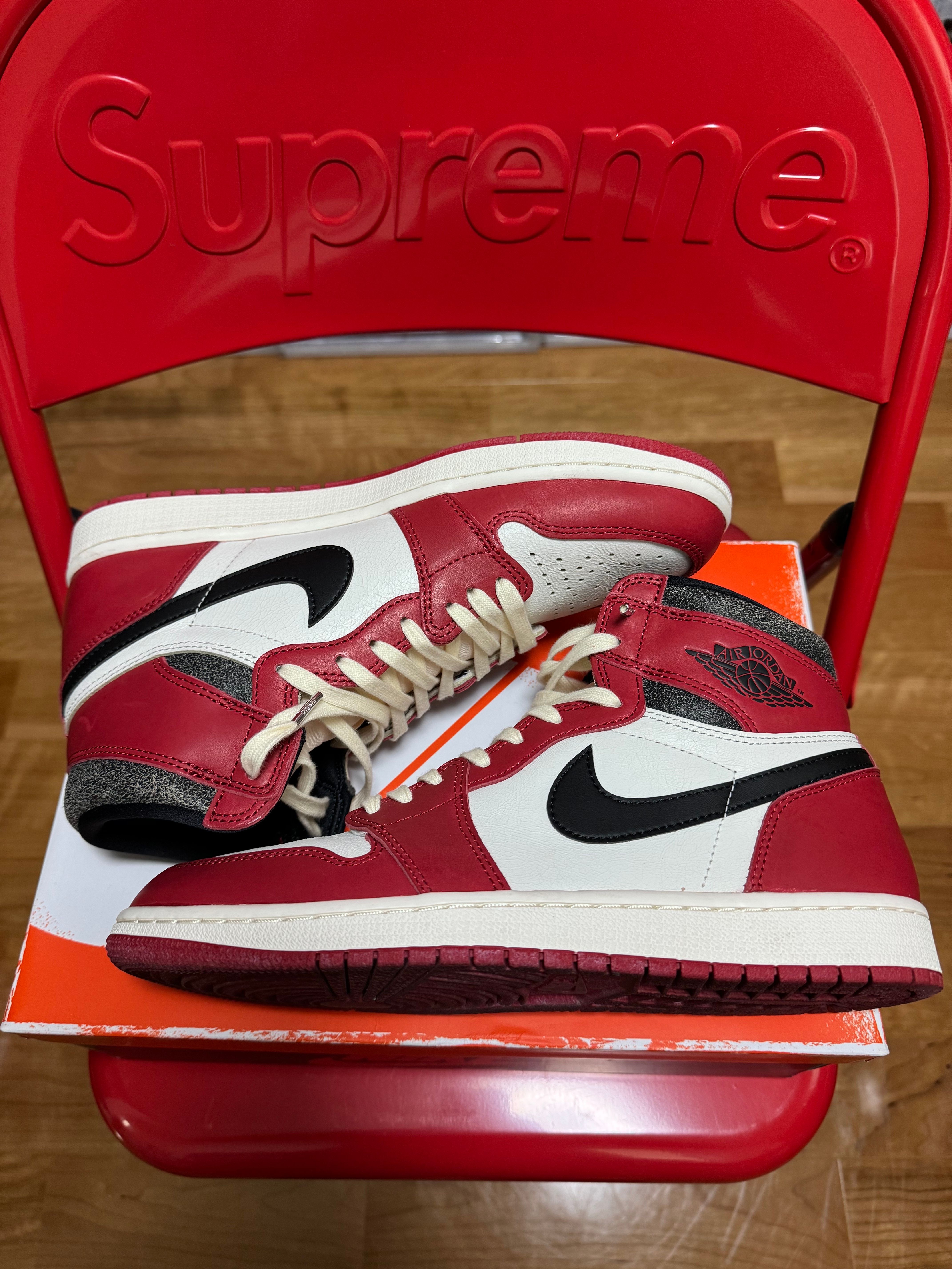 Nike Air Jordan 1 High OG "Lost & Found/Chicago"