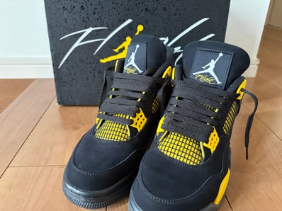 Nike Air Jordan 4 Retro "Thunder"(2023)