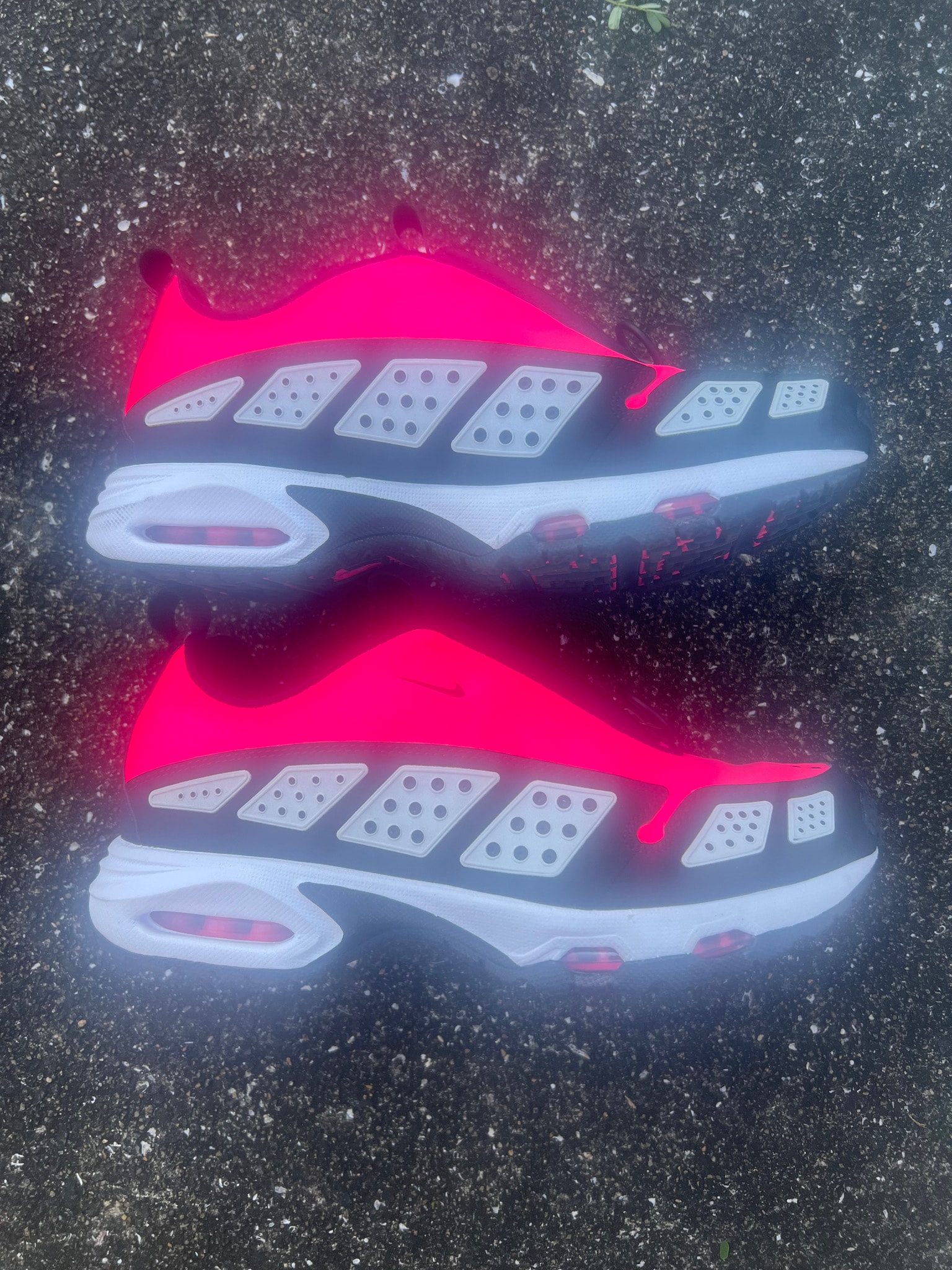 Nike Women's Air Max SNDR "Hyper Pink and Black"