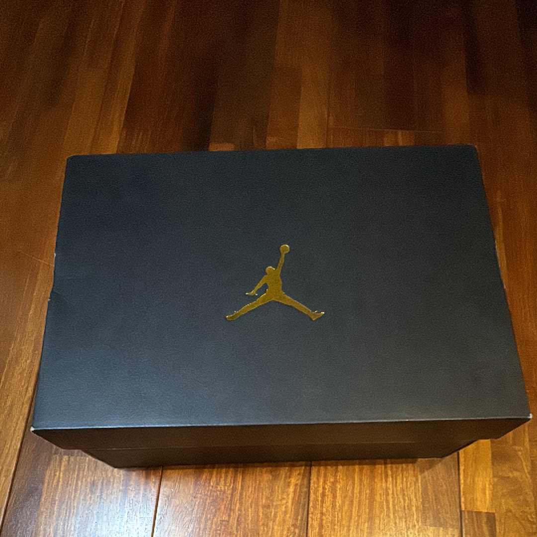 ナイキ エアジョーダン1 ミッド "ホワイト/ウルフグレー/ミッドナイトネイビー"