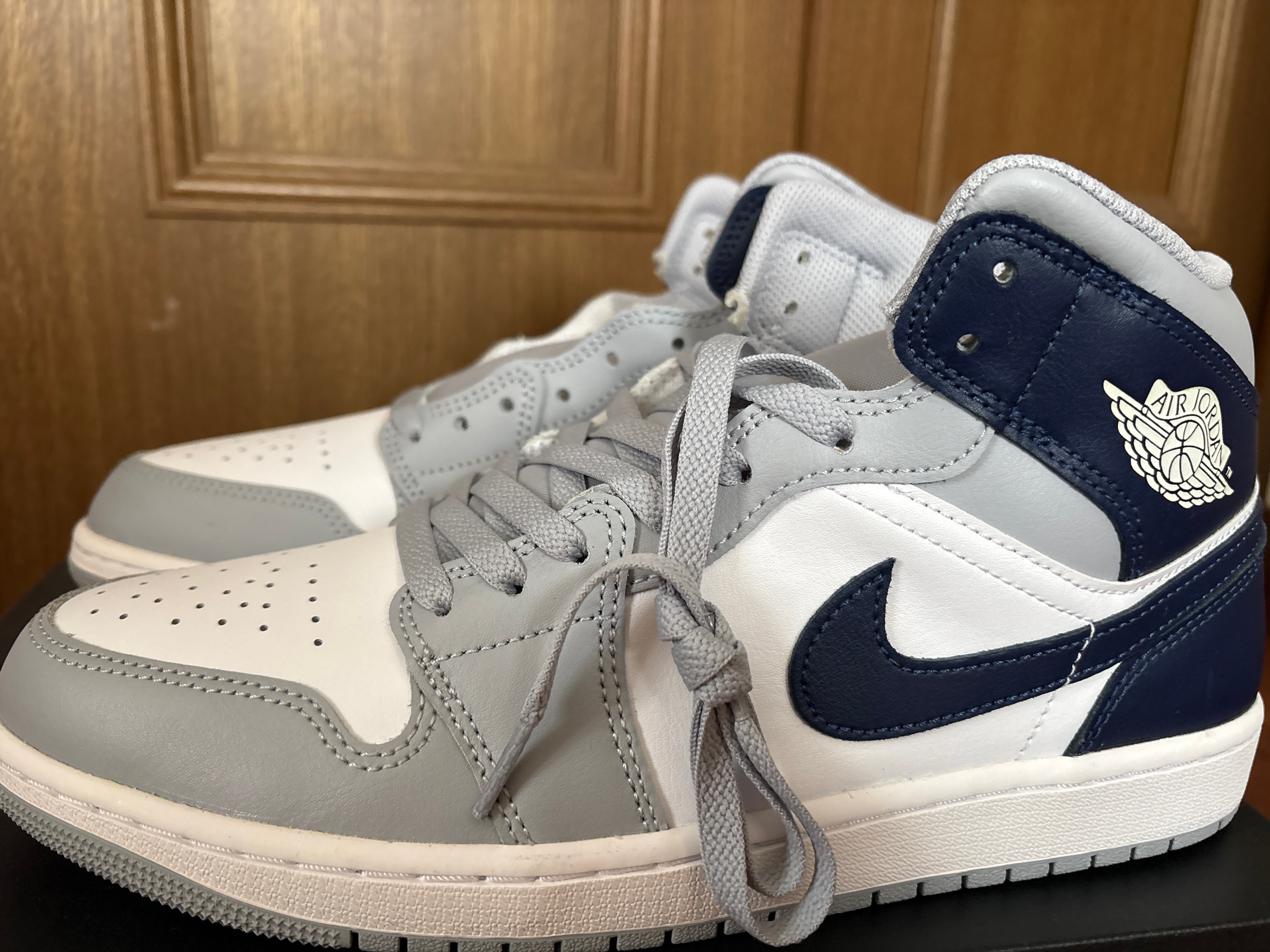 Nike Air Jordan 1 Mid "White/Wolf Grey/Midnight Navy"