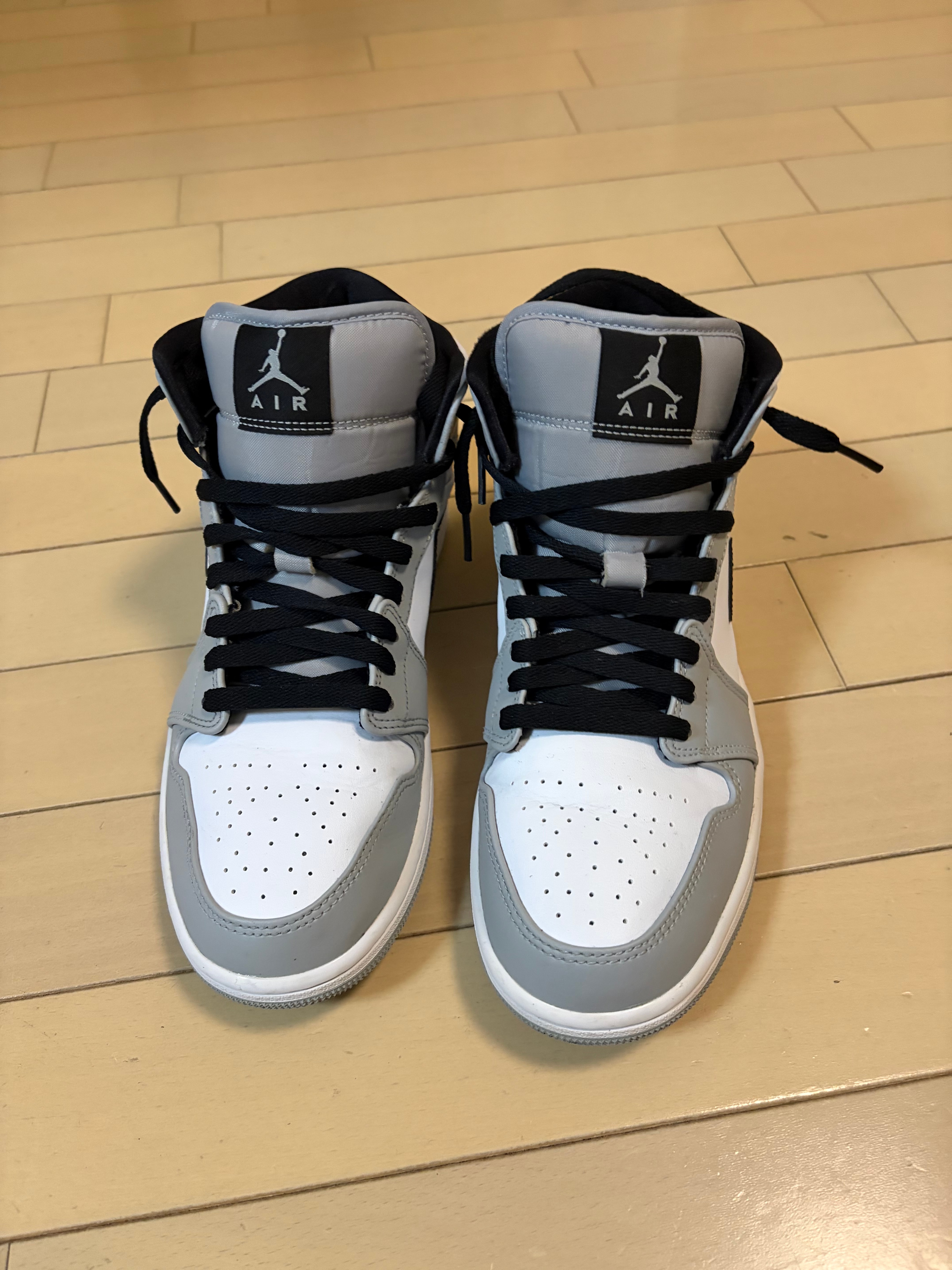 Nike Air Jordan 1 Mid "Light Smoke Grey/White/Black"