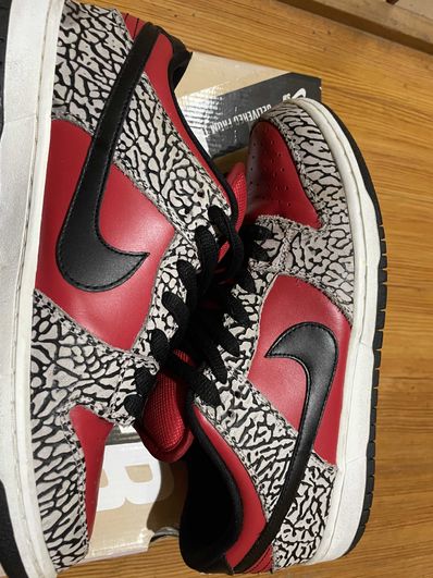 Supreme × Nike SB Dunk Low "Red Cement"(2012)