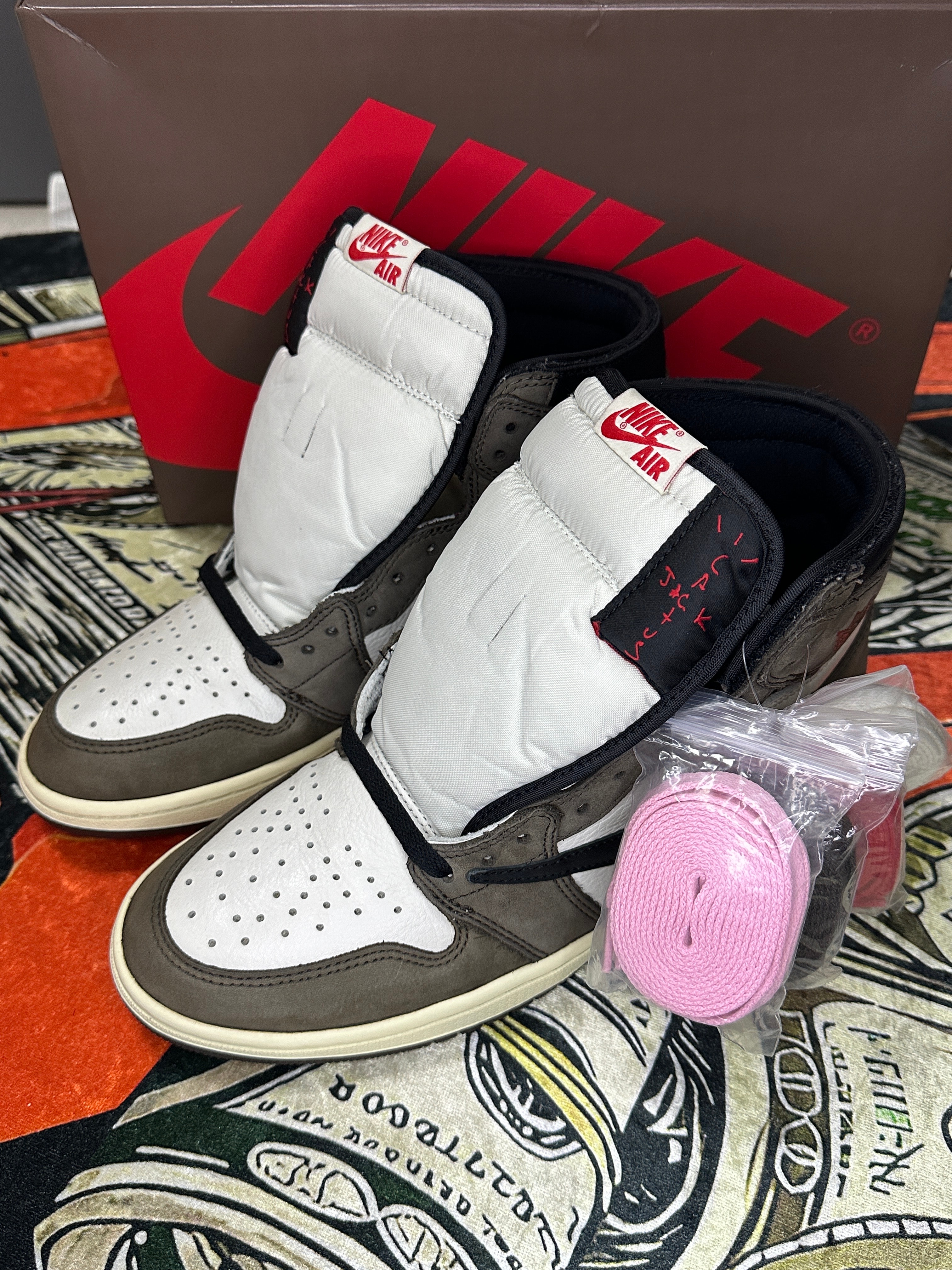 Travis Scott × Nike Air Jordan 1 Retro High OG TS SP "Sail/Dark Mocha"