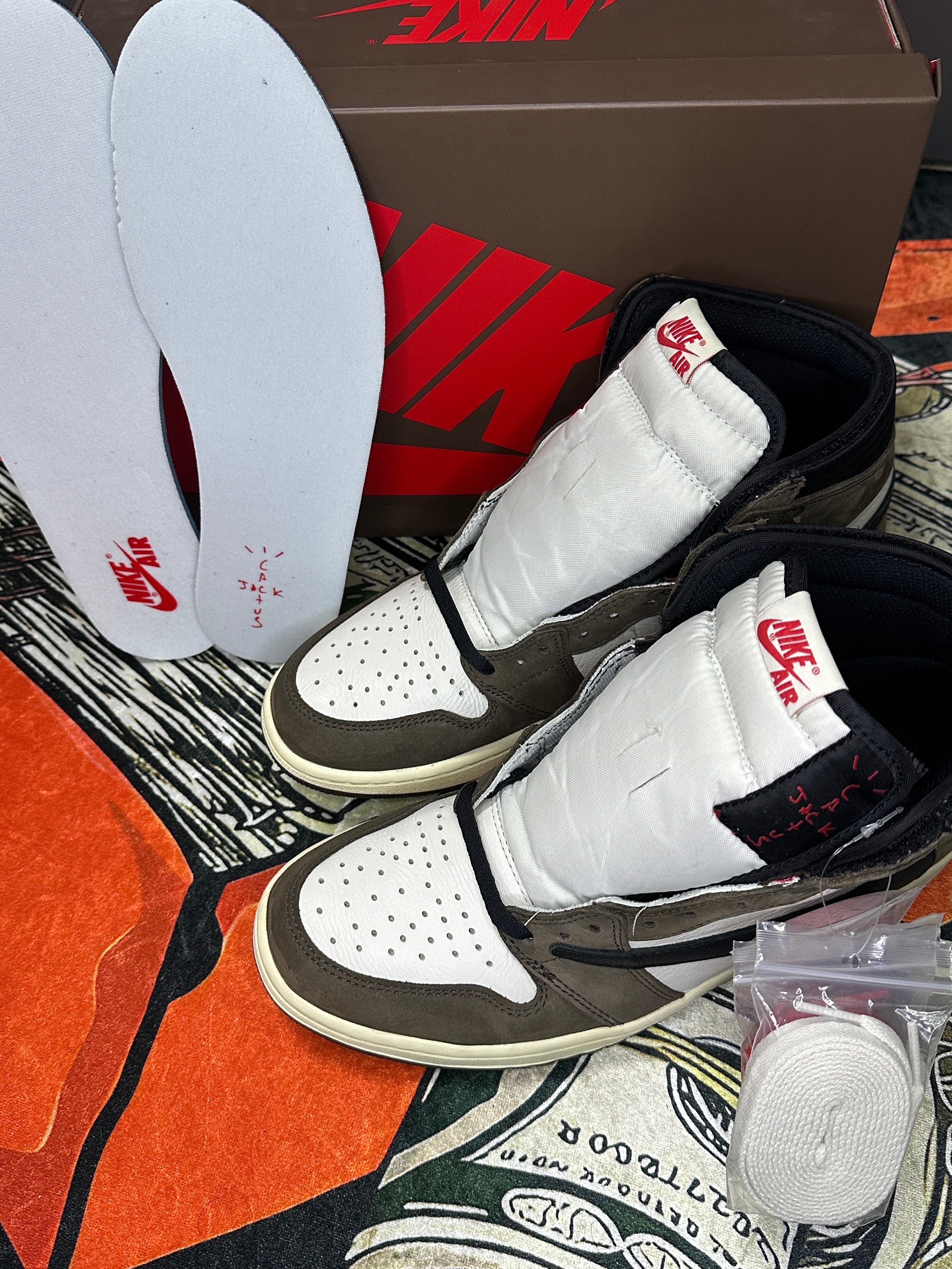 Travis Scott × Nike Air Jordan 1 Retro High OG TS SP "Sail/Dark Mocha"