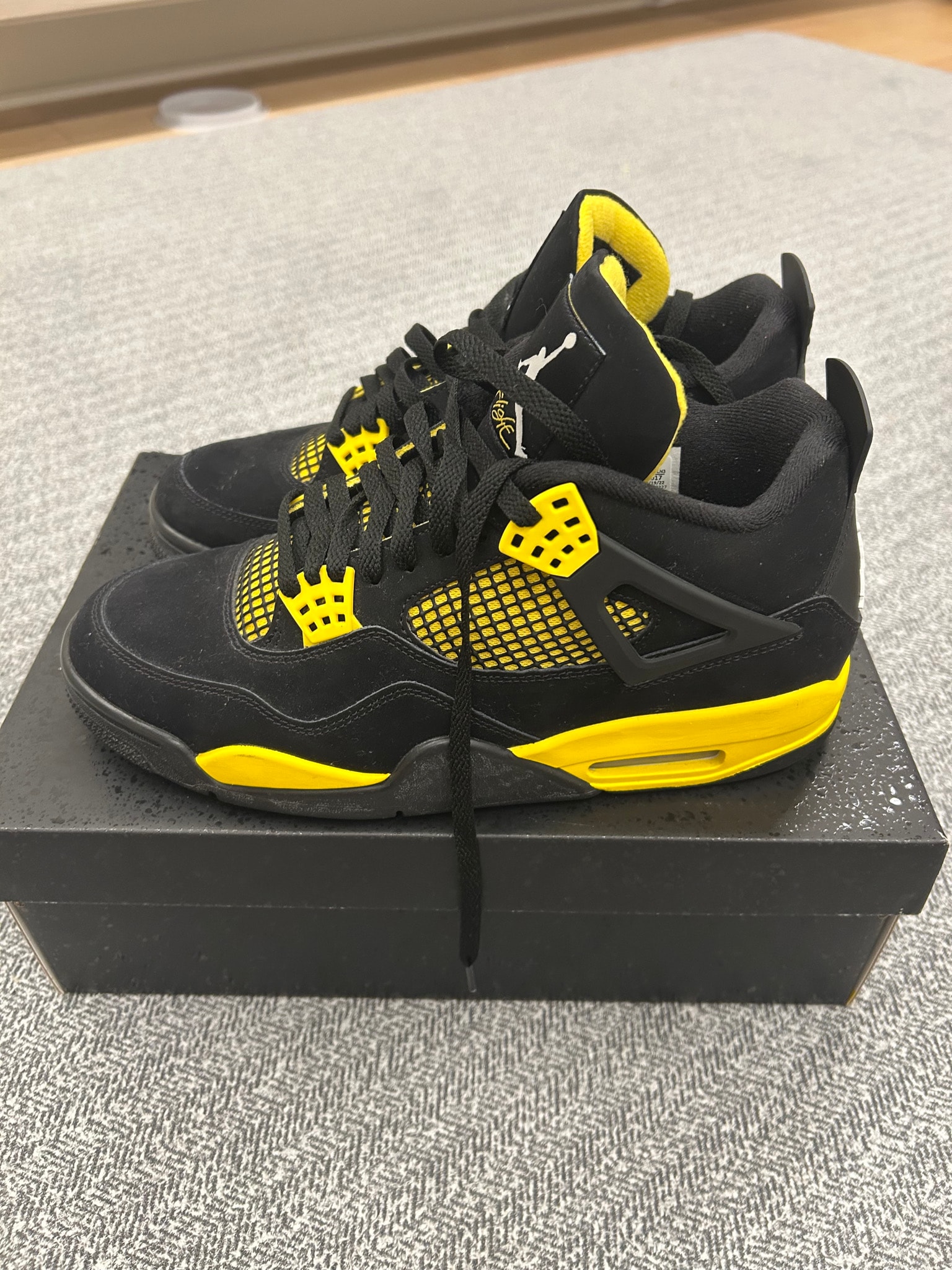Nike Air Jordan 4 Retro "Thunder"(2023)