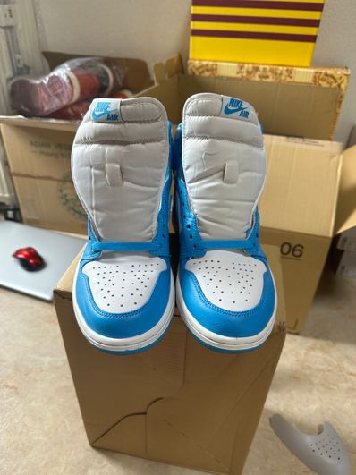 Nike Air Jordan 1 Retro High "UNC"