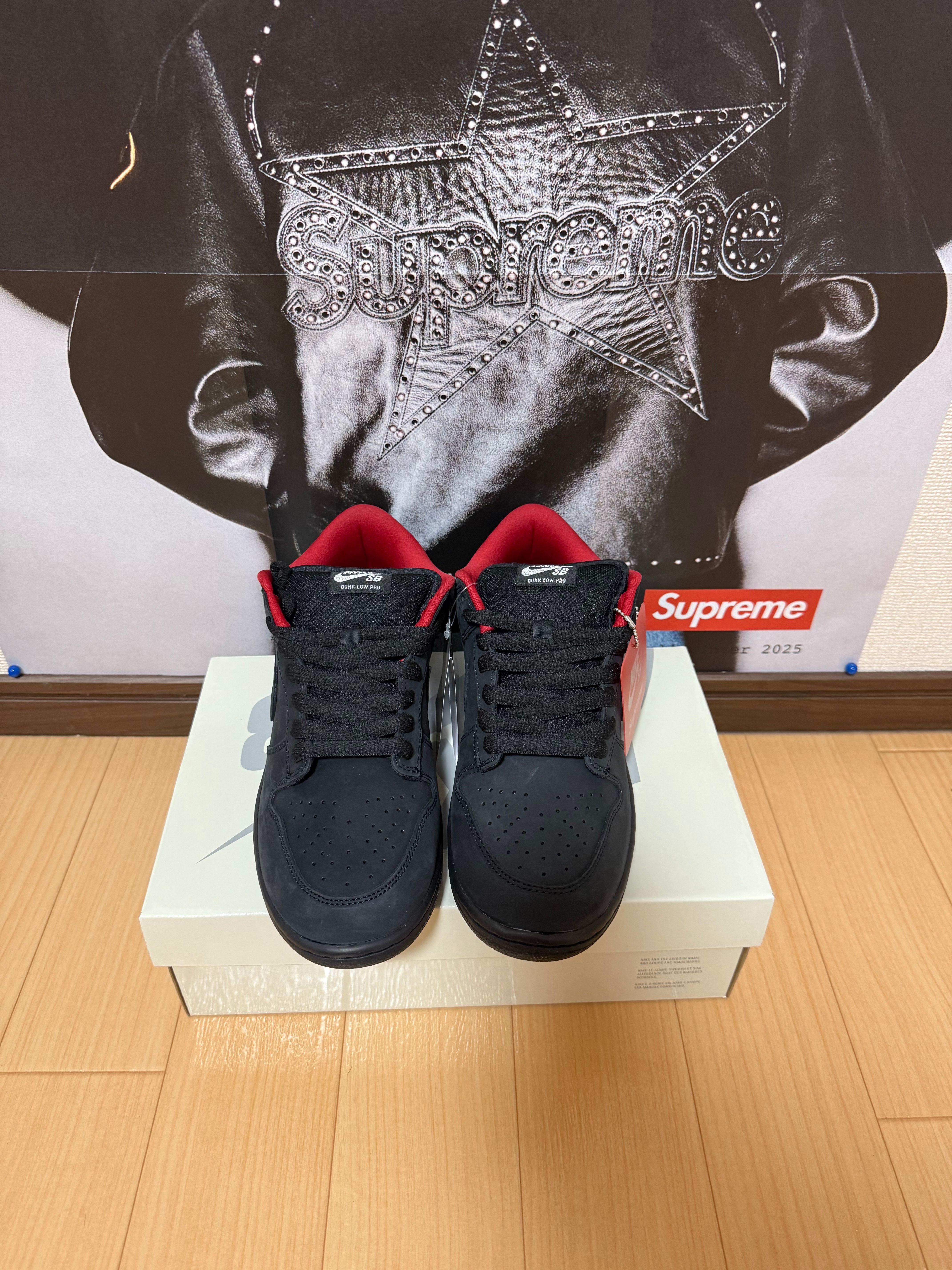 シュプリーム × ナイキ SB ダンク ロー "ブラック" (25FW Week2)