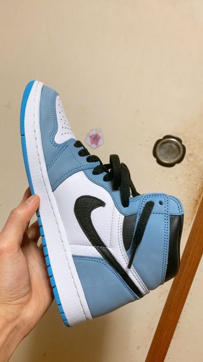 Nike Air Jordan 1 High OG "University Blue"
