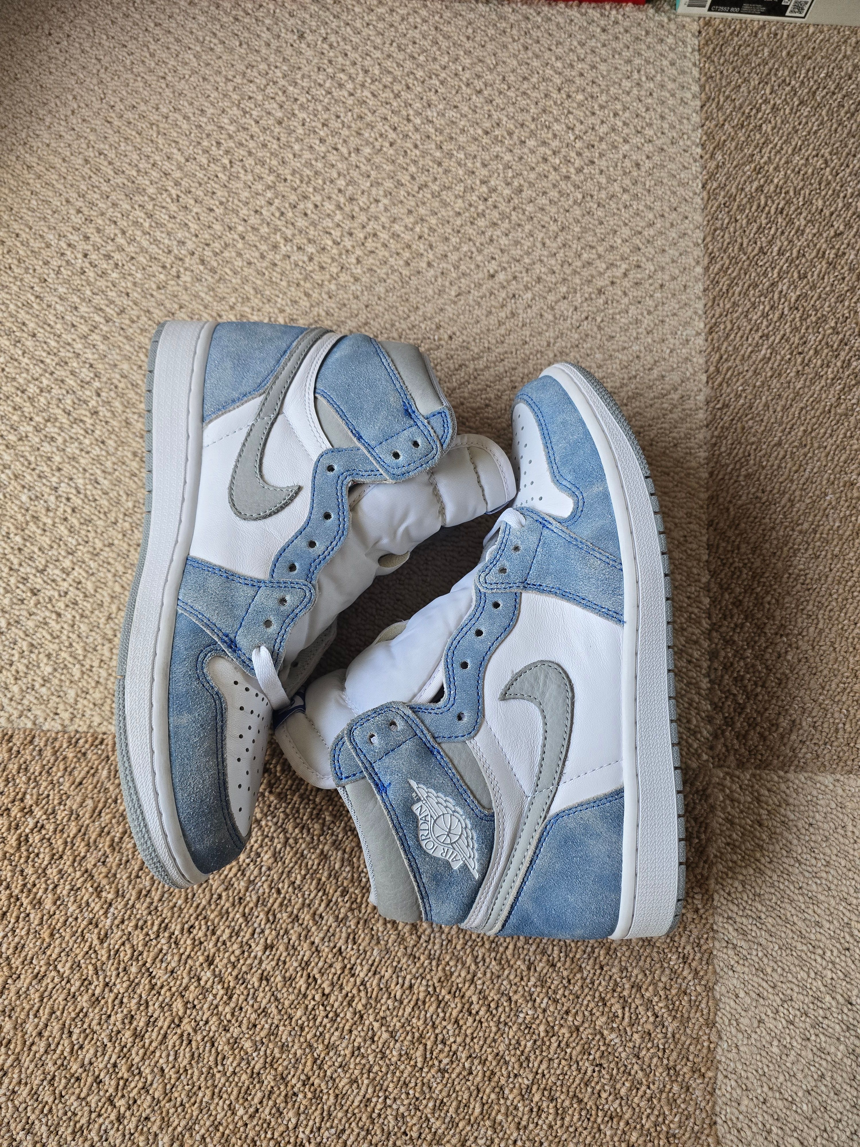 Nike Air Jordan 1 High OG "Hyper Royal"