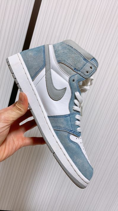 Nike Air Jordan 1 High OG "Hyper Royal"