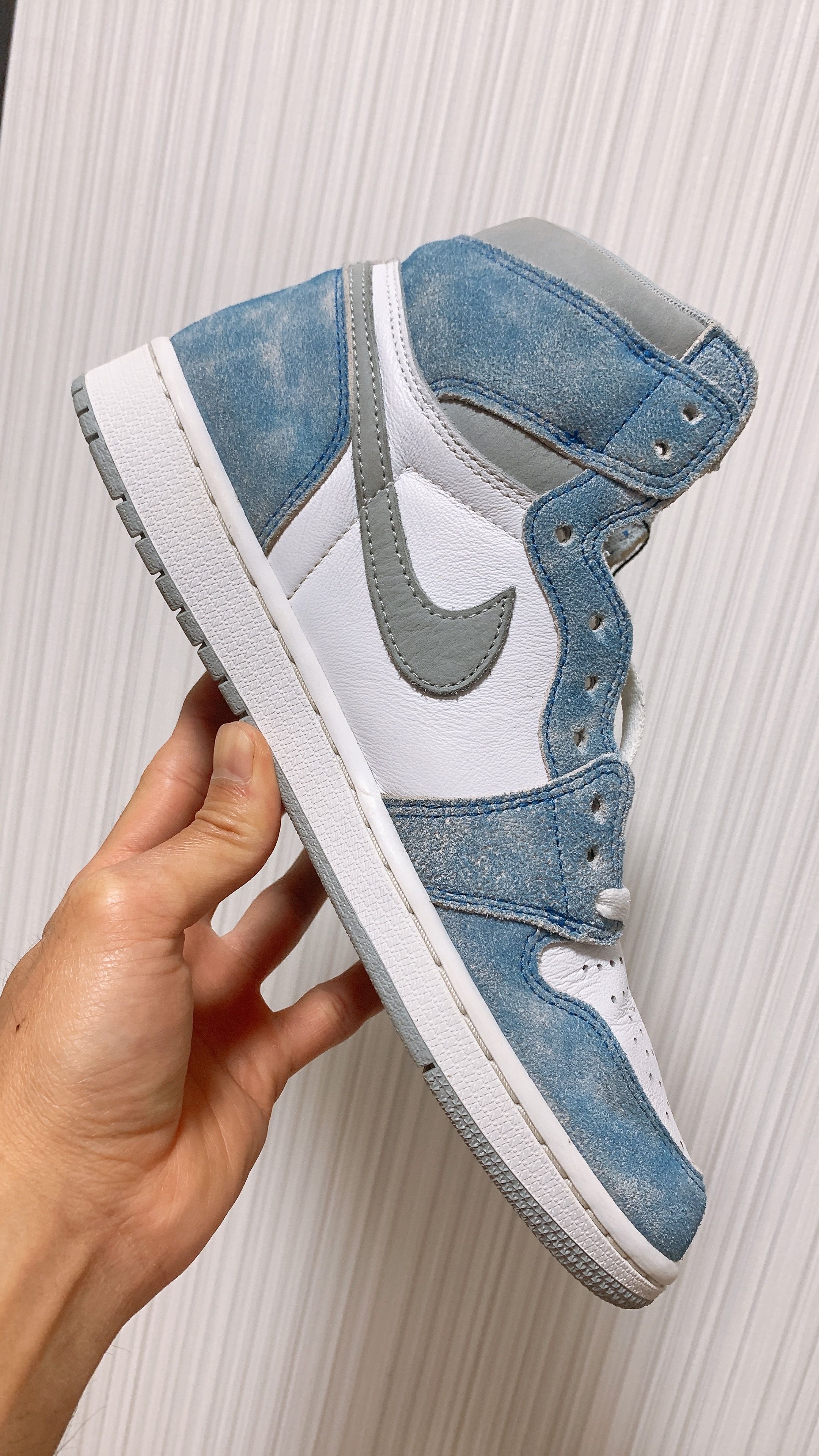 Nike Air Jordan 1 High OG "Hyper Royal"