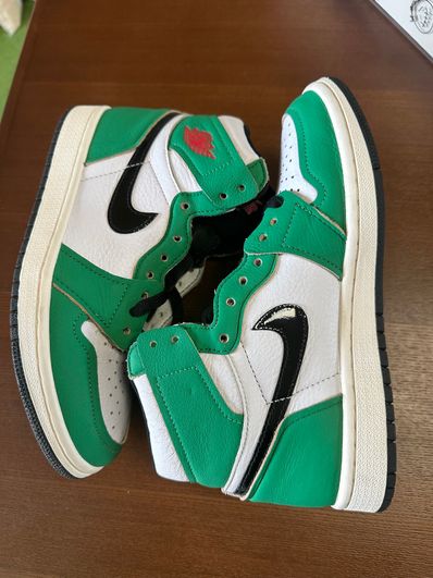 Nike Women's Air Jordan 1 High OG "Lucky Green/White-Sail-Black"
