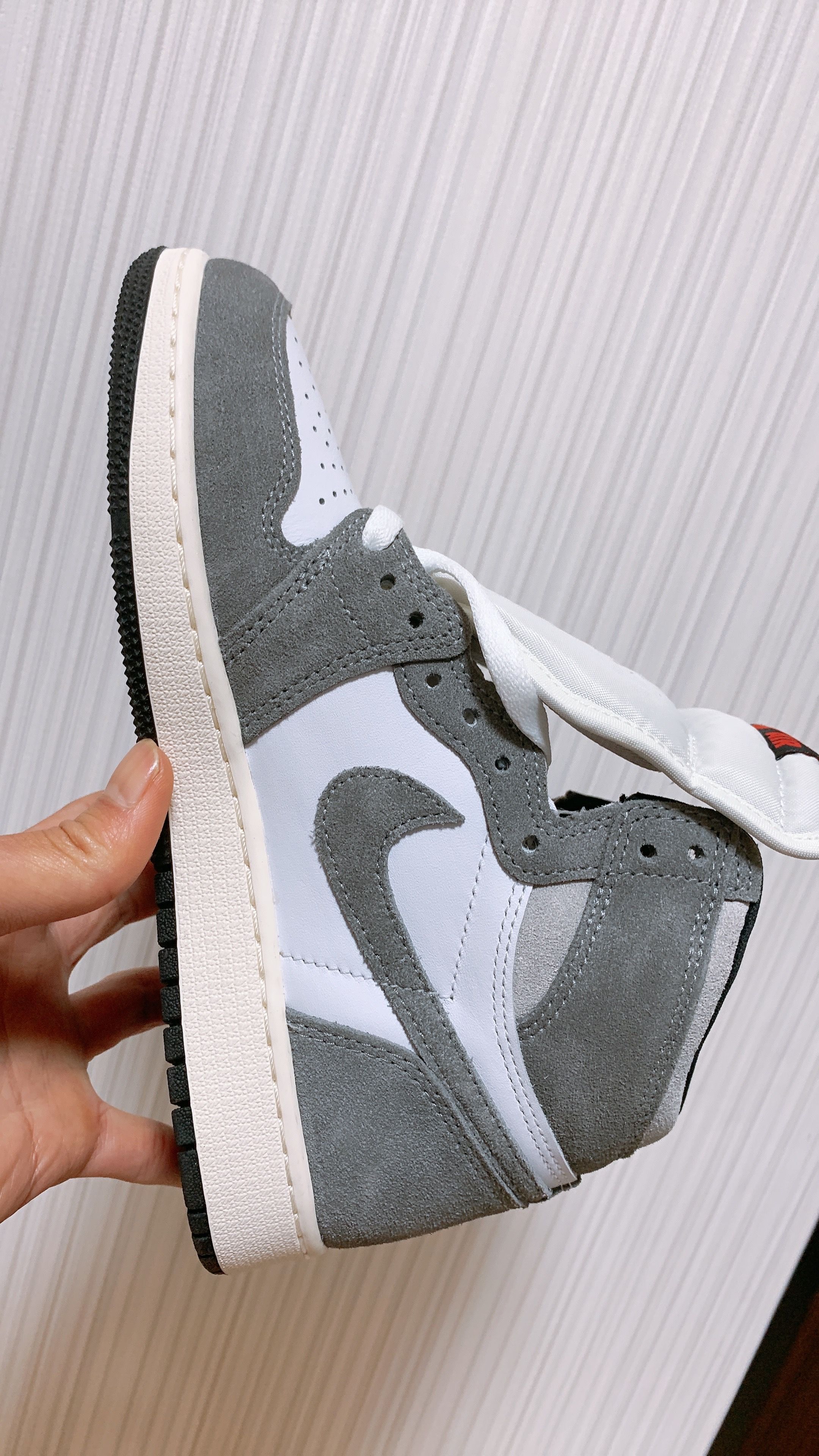 Nike GS Air Jordan 1 Retro High OG "Black and Smoke Grey"