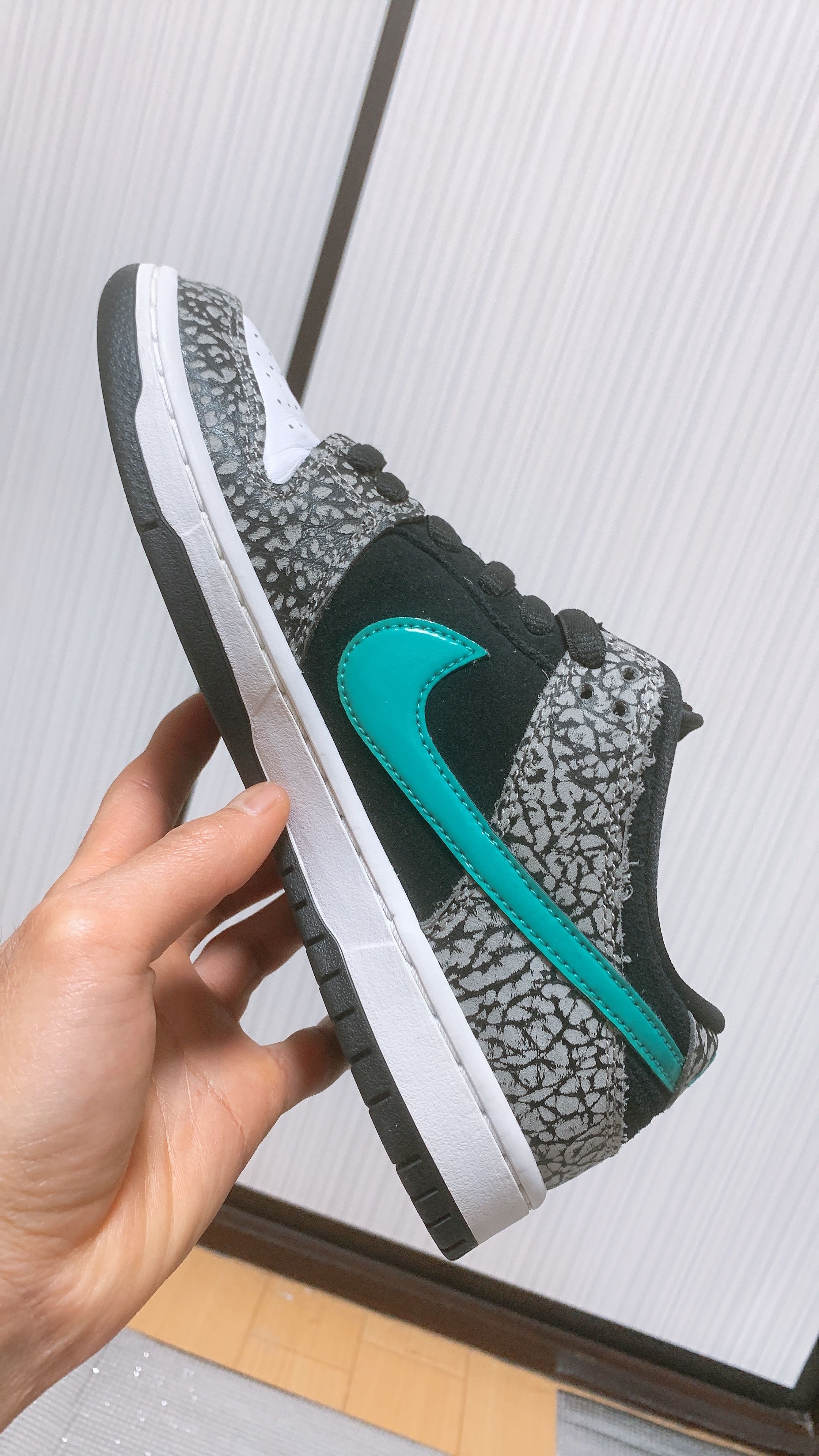 Nike SB Dunk Low "Elephant/Safari"