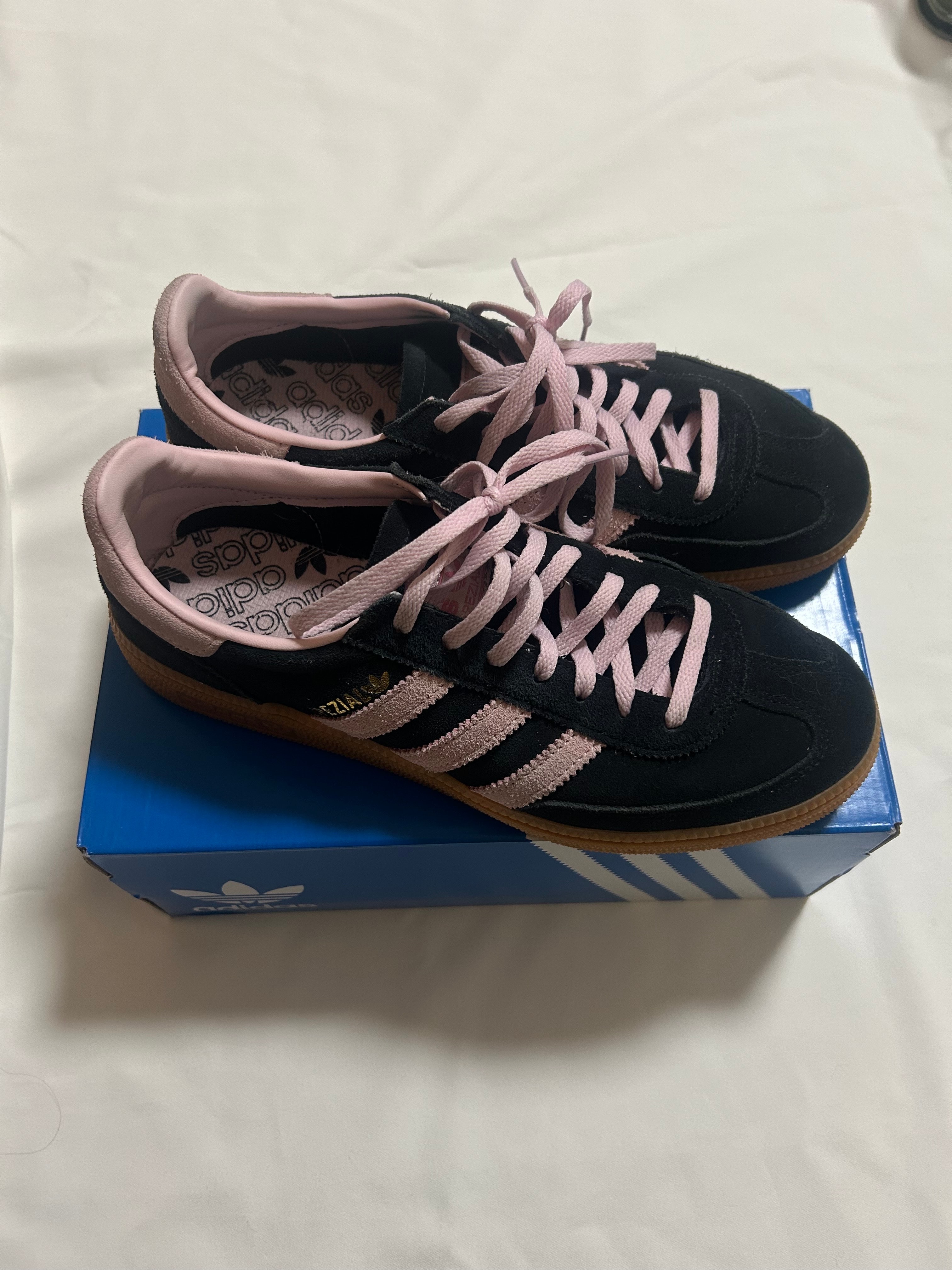 アディダス ハンドボール スペツィアル "コアブラック/クリアピンク/ガム"