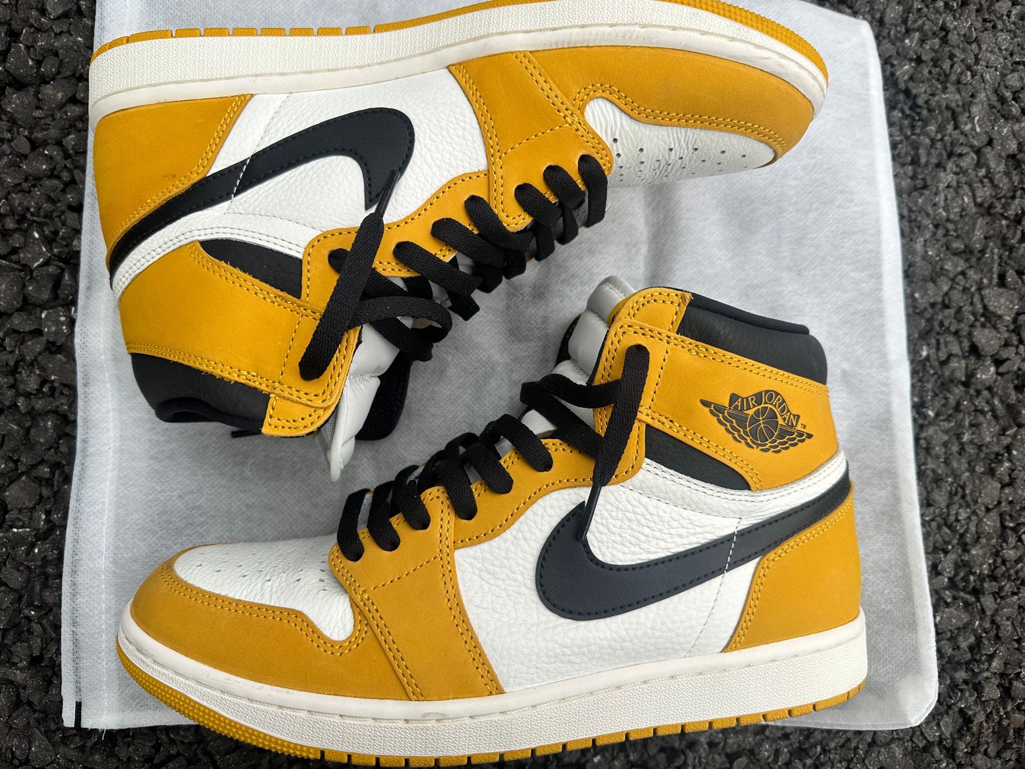 Nike Air Jordan 1 Retro High OG "Yellow Ochre"