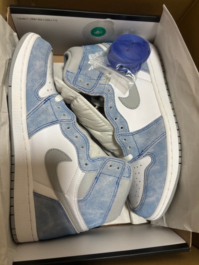 Nike Air Jordan 1 High OG "Hyper Royal"