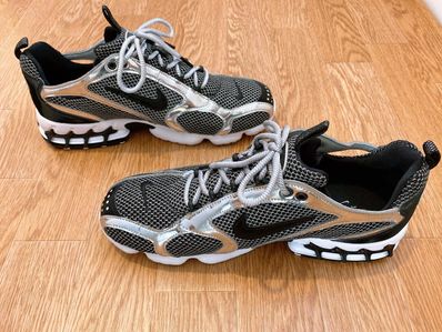 STUSSY × NIKE AIR ZOOM SPIRIDON CAGED "PURE PLATINUM/BLACK-WHITE"