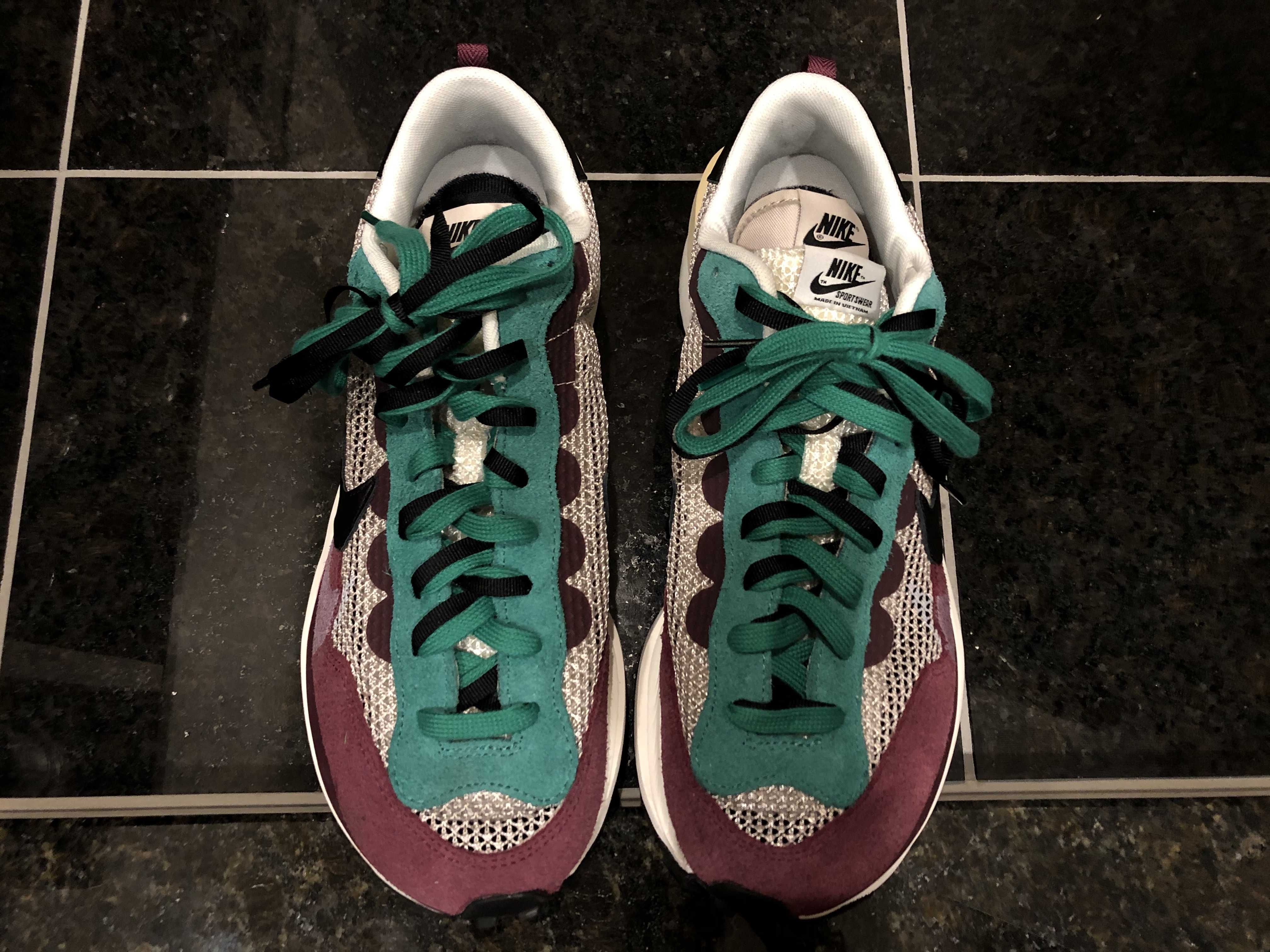 sacai × Nike Vapor Waffle "String/Red/Green"