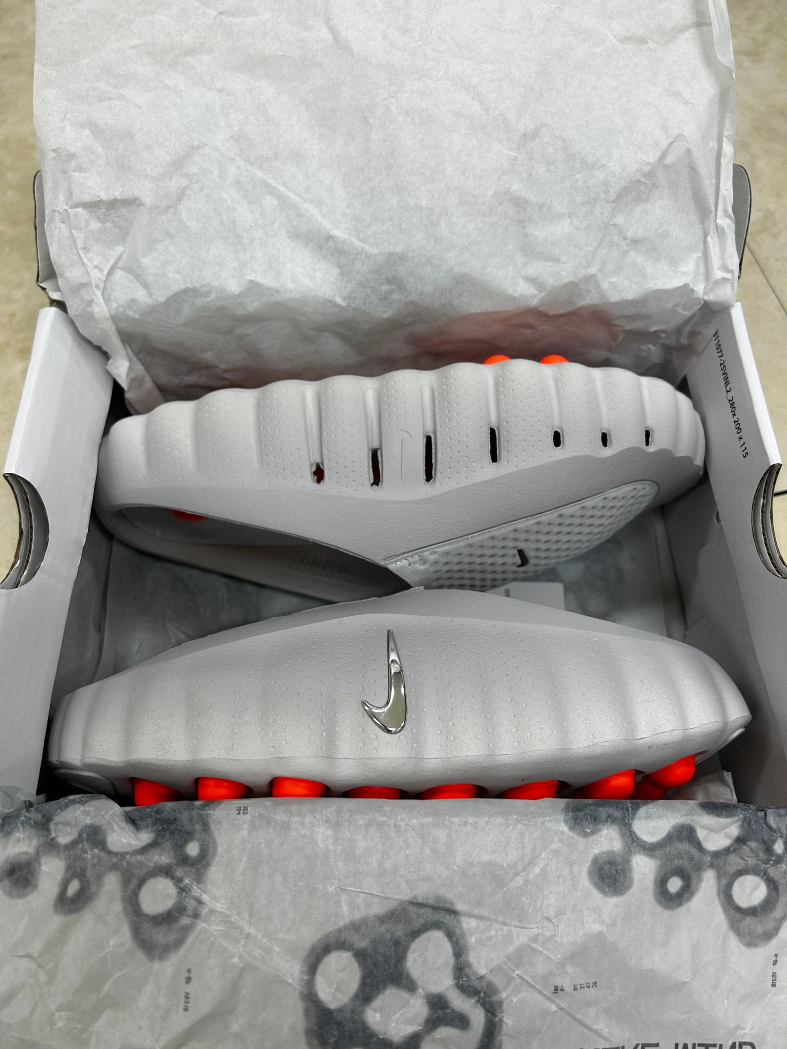 Nike Mind 001 Mules "Light Smoke Grey/Hyper Crimson"