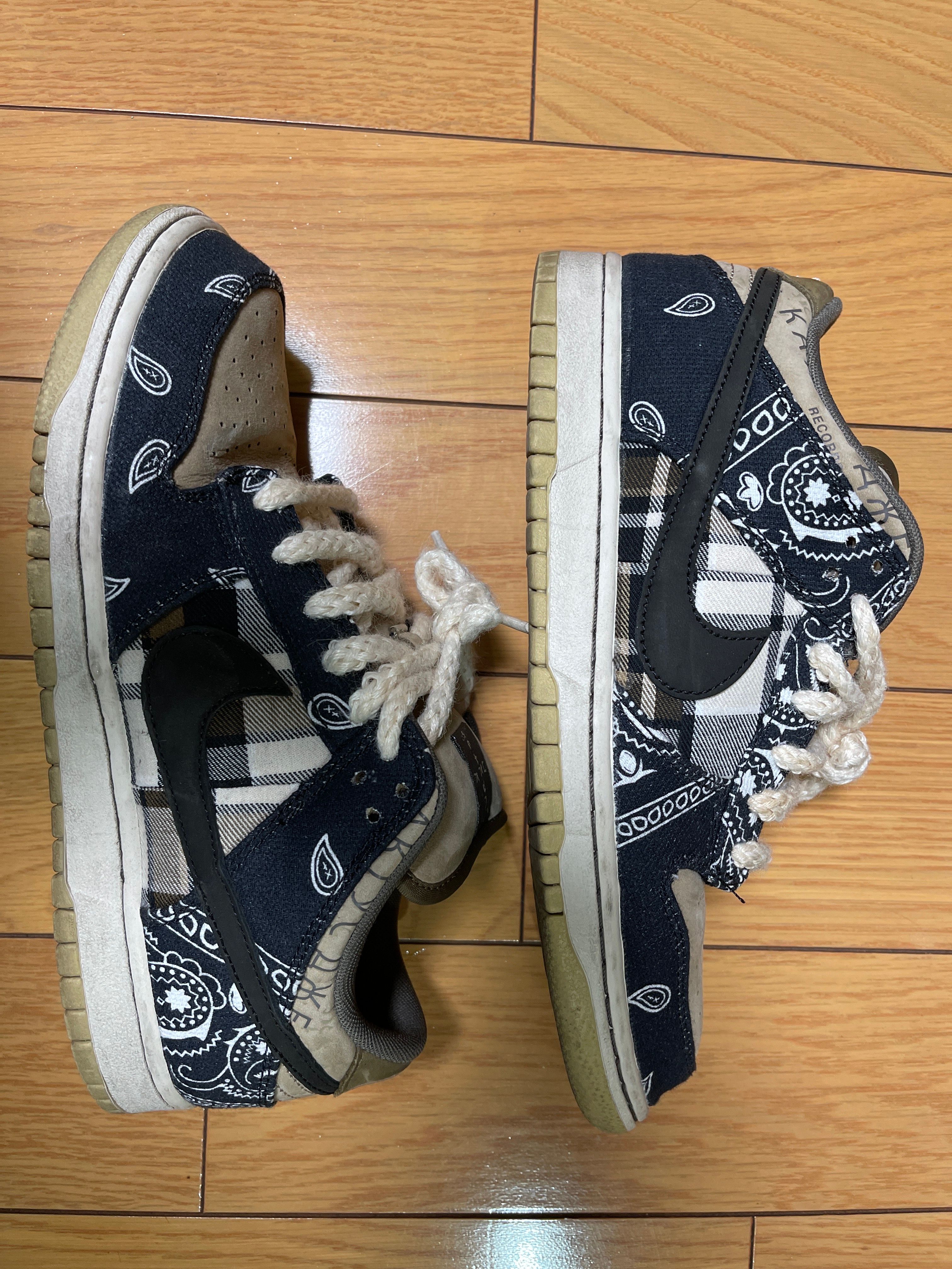 Travis Scott × Nike SB Dunk Low "Black/Parachute Beige"