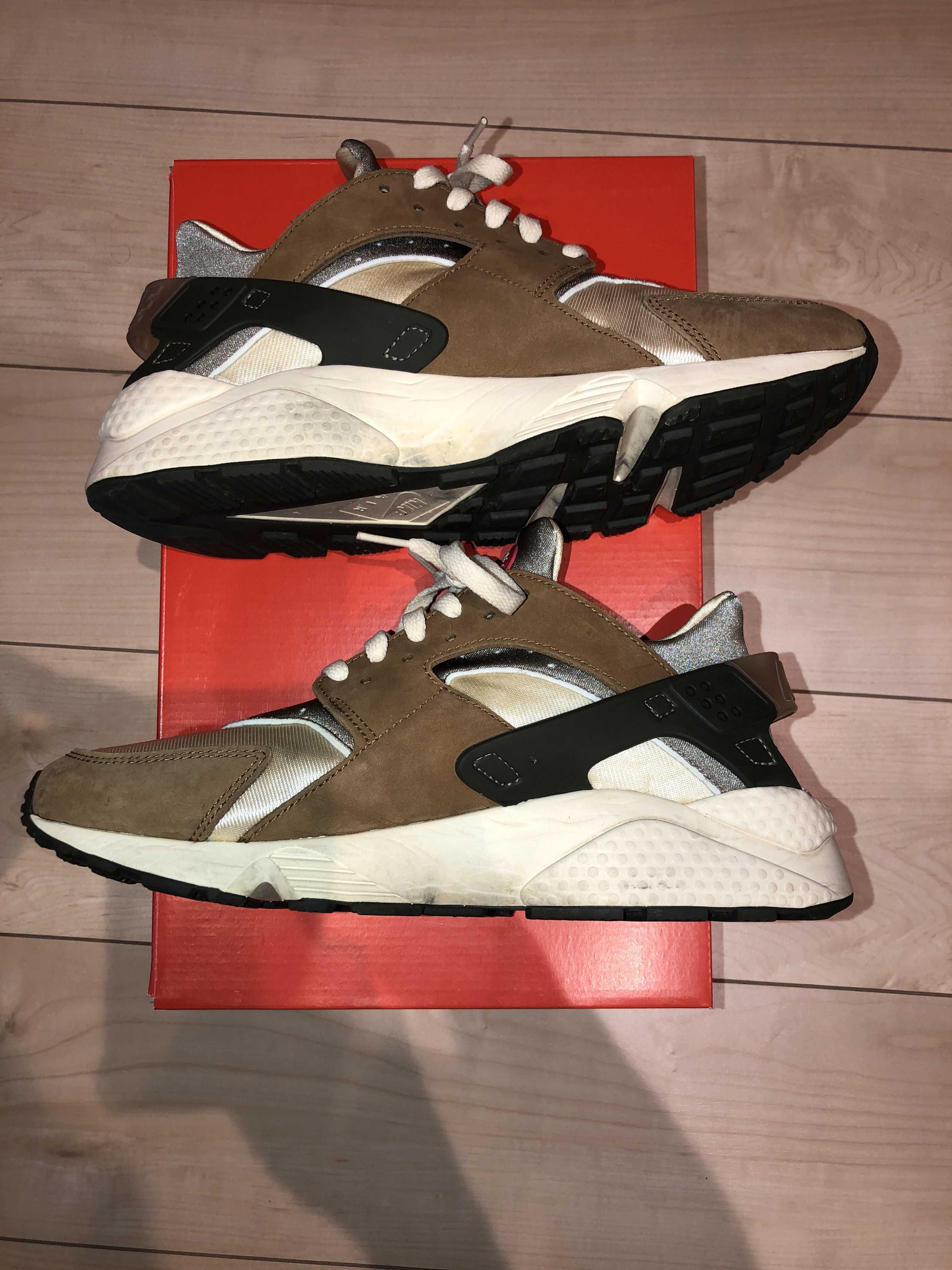 Stussy × Nike Air Huarache "Desert Oak"