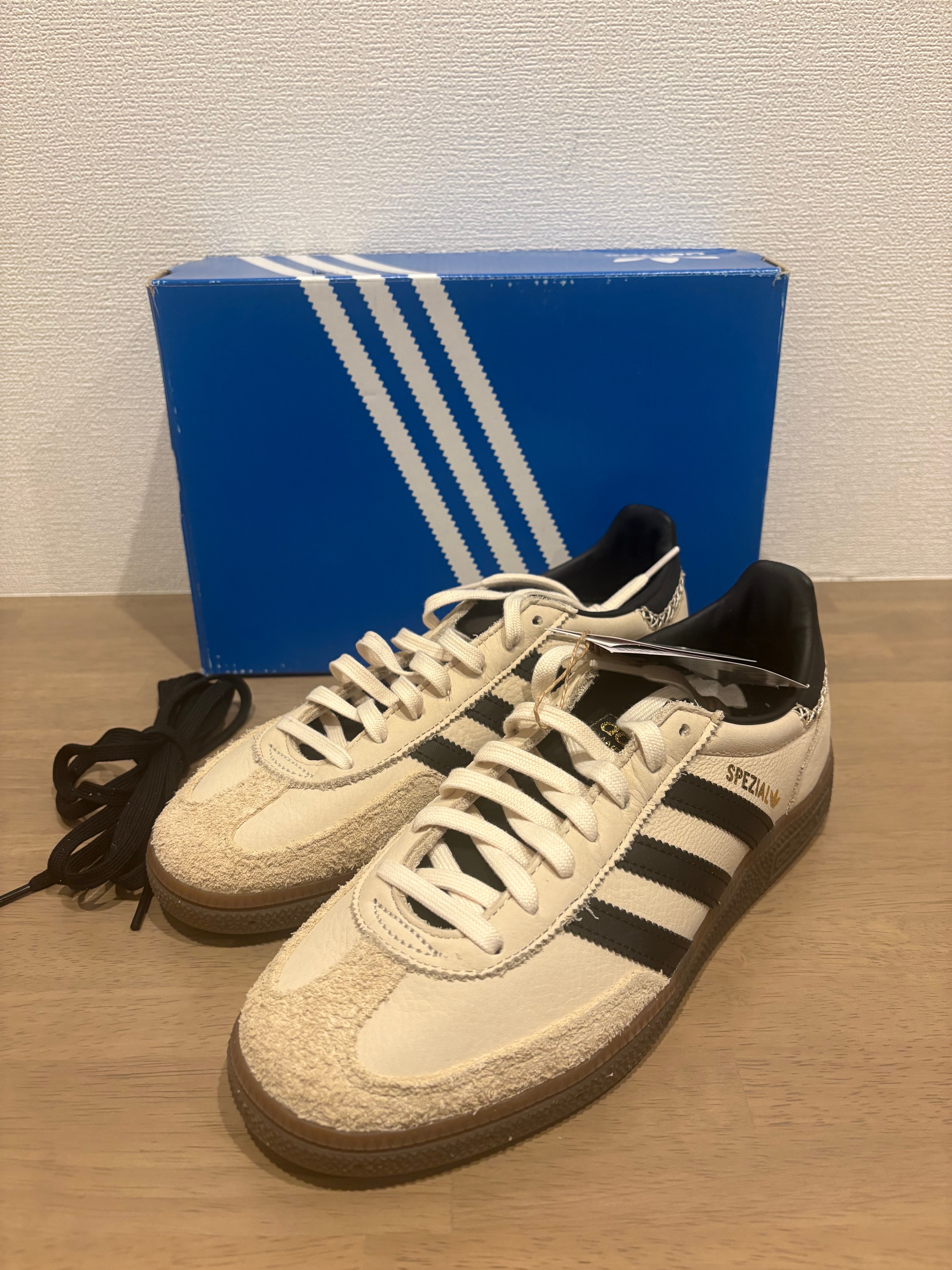 アディダス ハンドボール スペツィアル "ワンダーホワイト/コアブラック/マジックベージュ"