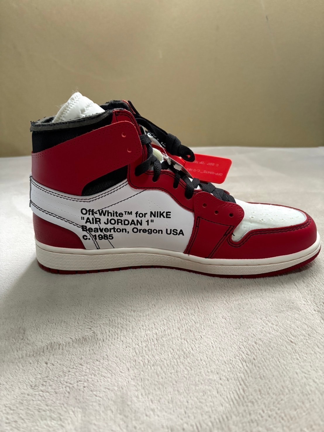 オフホワイト × ナイキ エアジョーダン1 レトロ ハイ ザ・テン "シカゴ"
