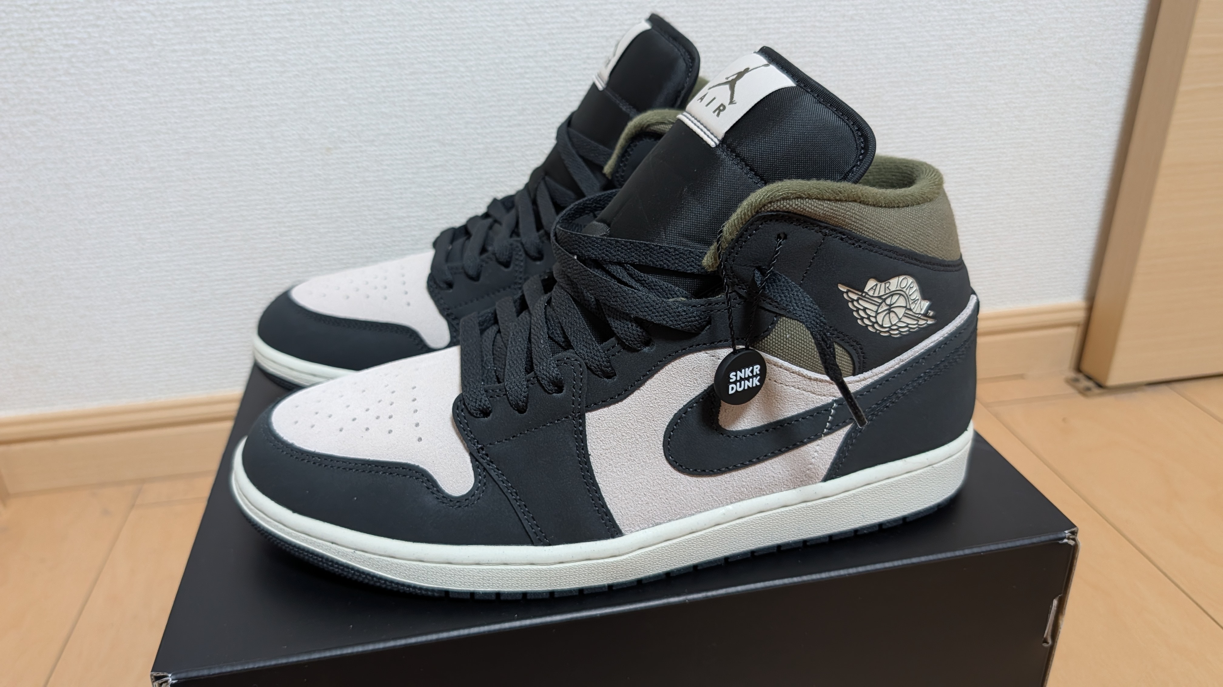 Nike Air Jordan 1 Mid SE "Light Orewood Brown/Medium Olive/Sail/Off Noir"