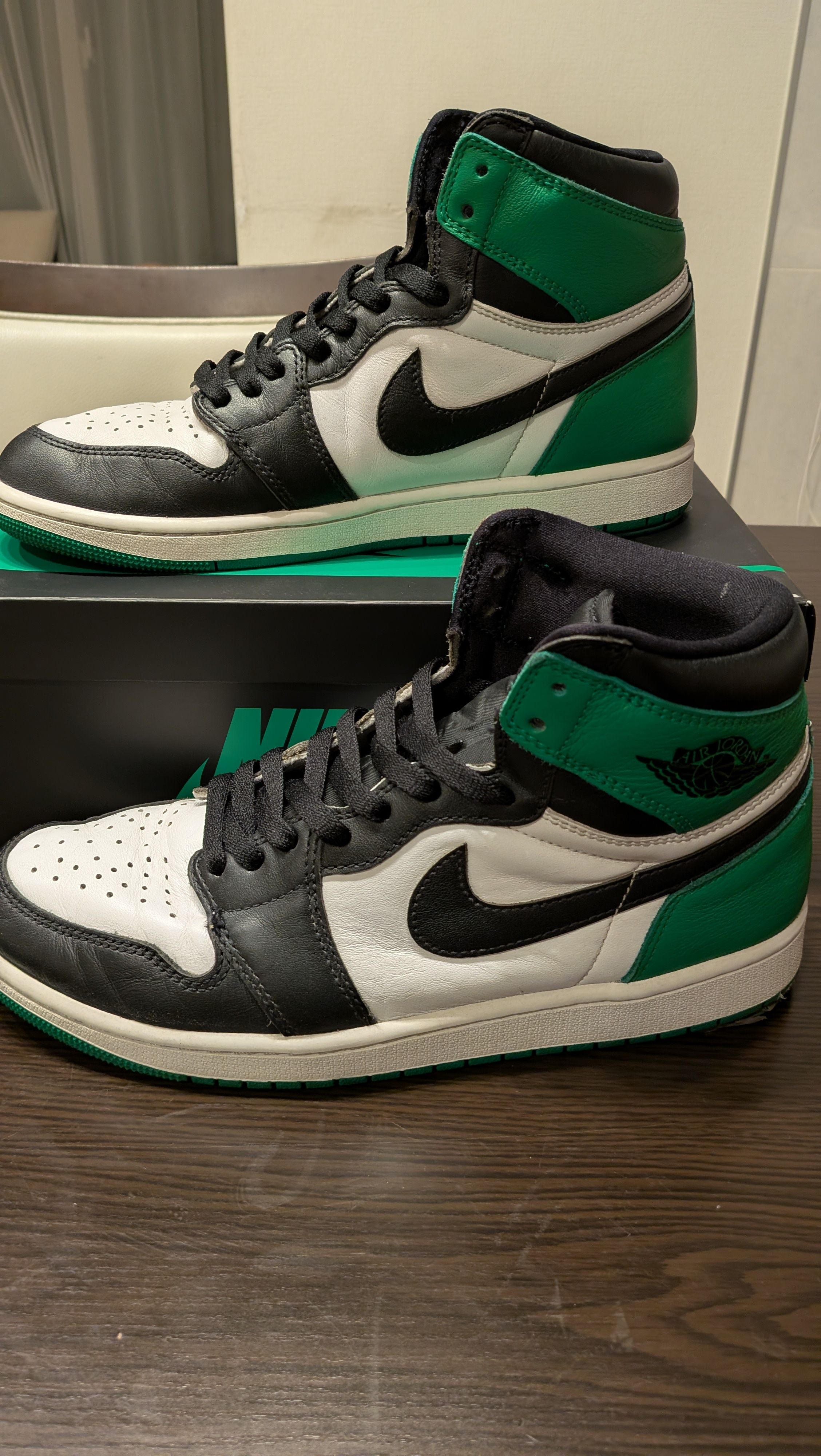 Nike Air Jordan 1 Retro High OG "Celtics/Black and Lucky Green" (2023)
