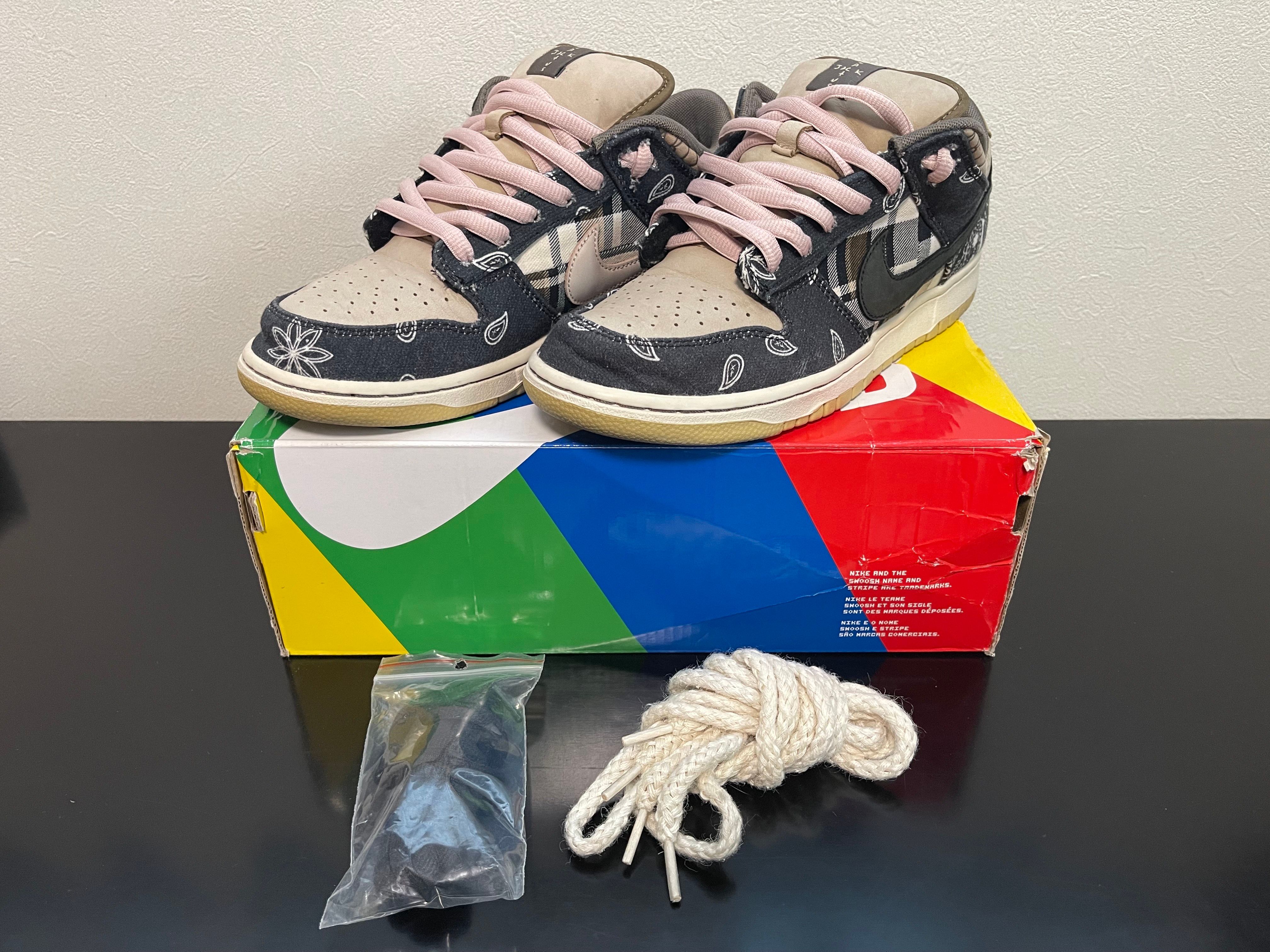 Travis Scott × Nike SB Dunk Low "Black/Parachute Beige"