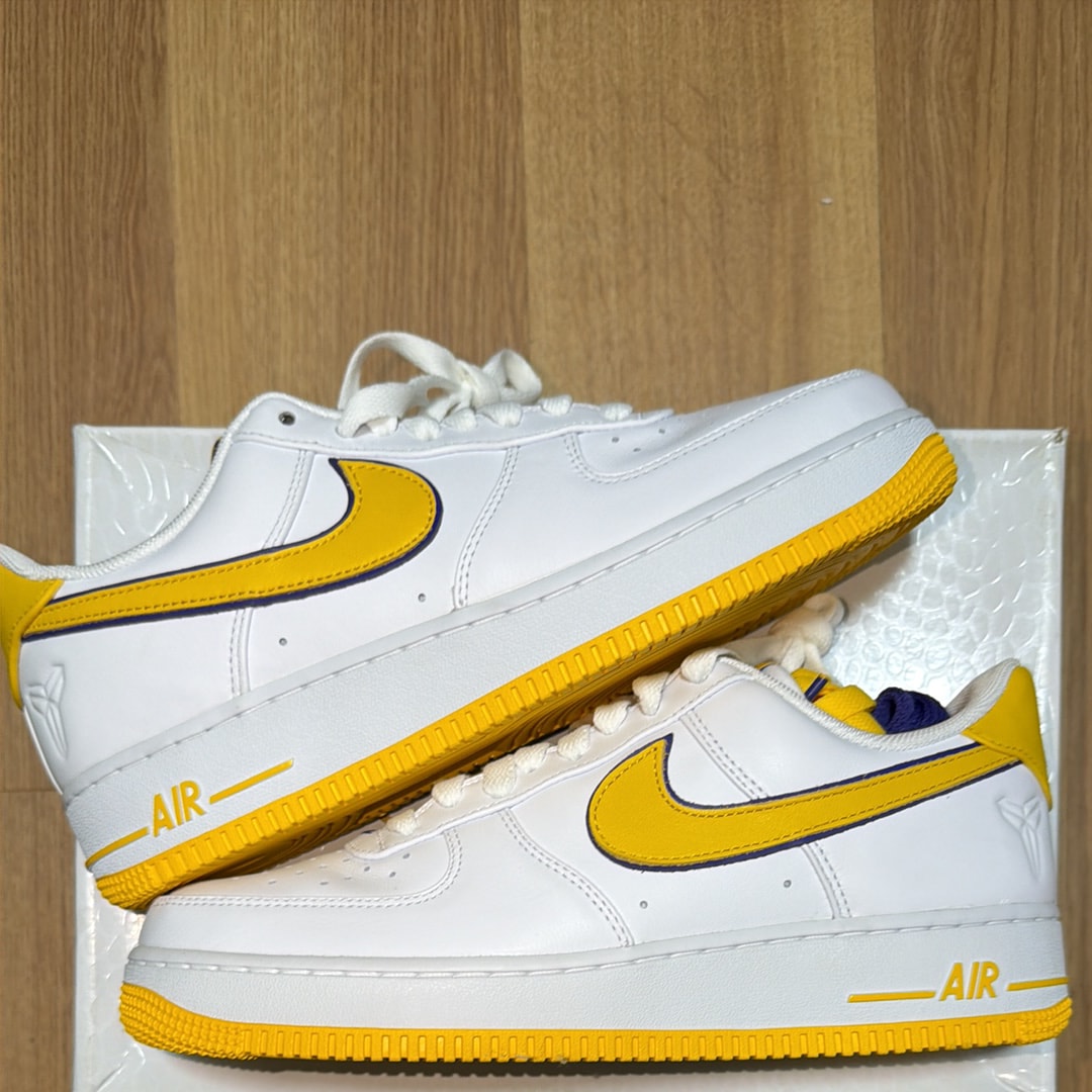Kobe Bryant × Nike Air Force 1 Low Retro QS "Varsity Maize and Varsity Purple"