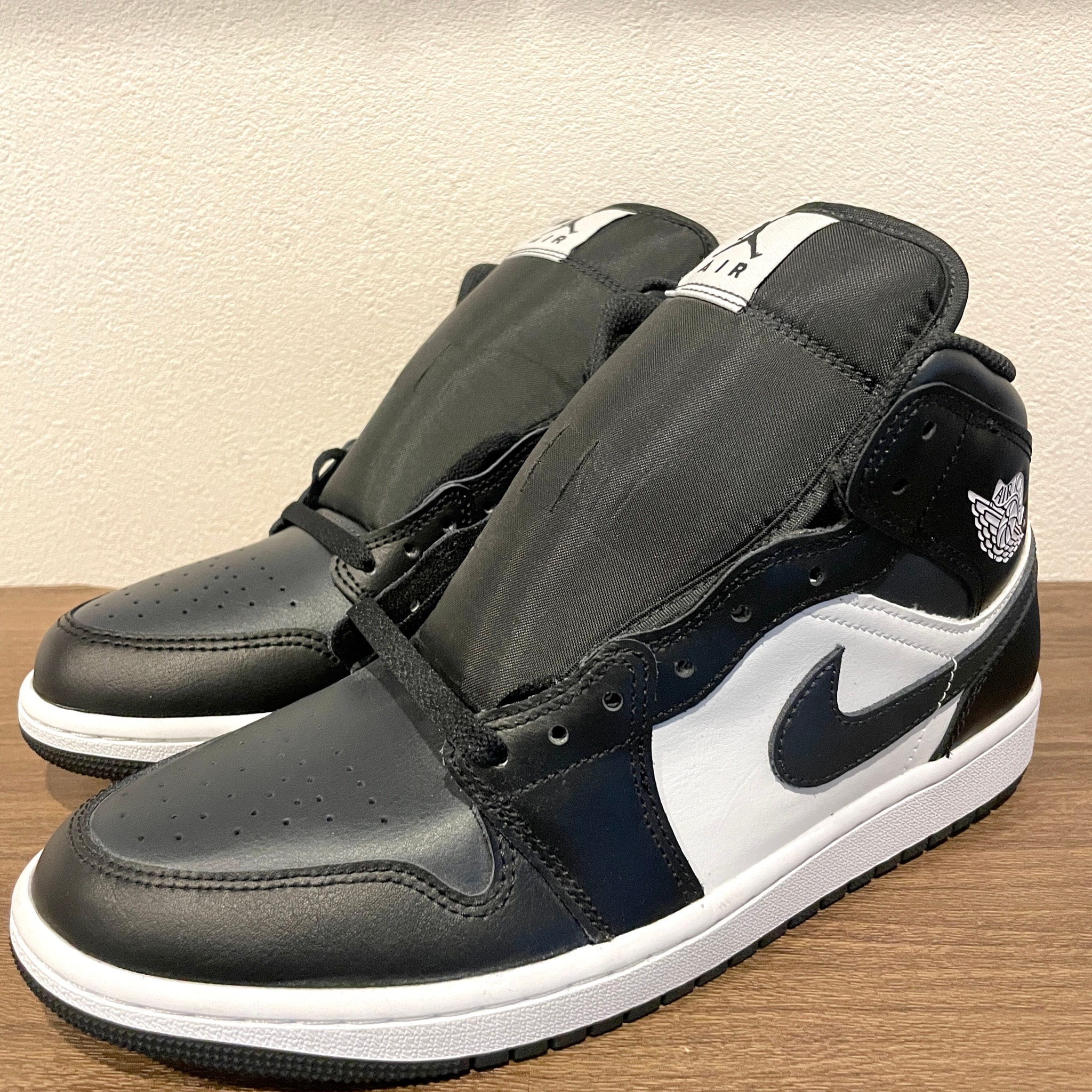 Nike Air Jordan 1 Mid "Black/Summit White/Off Noir"