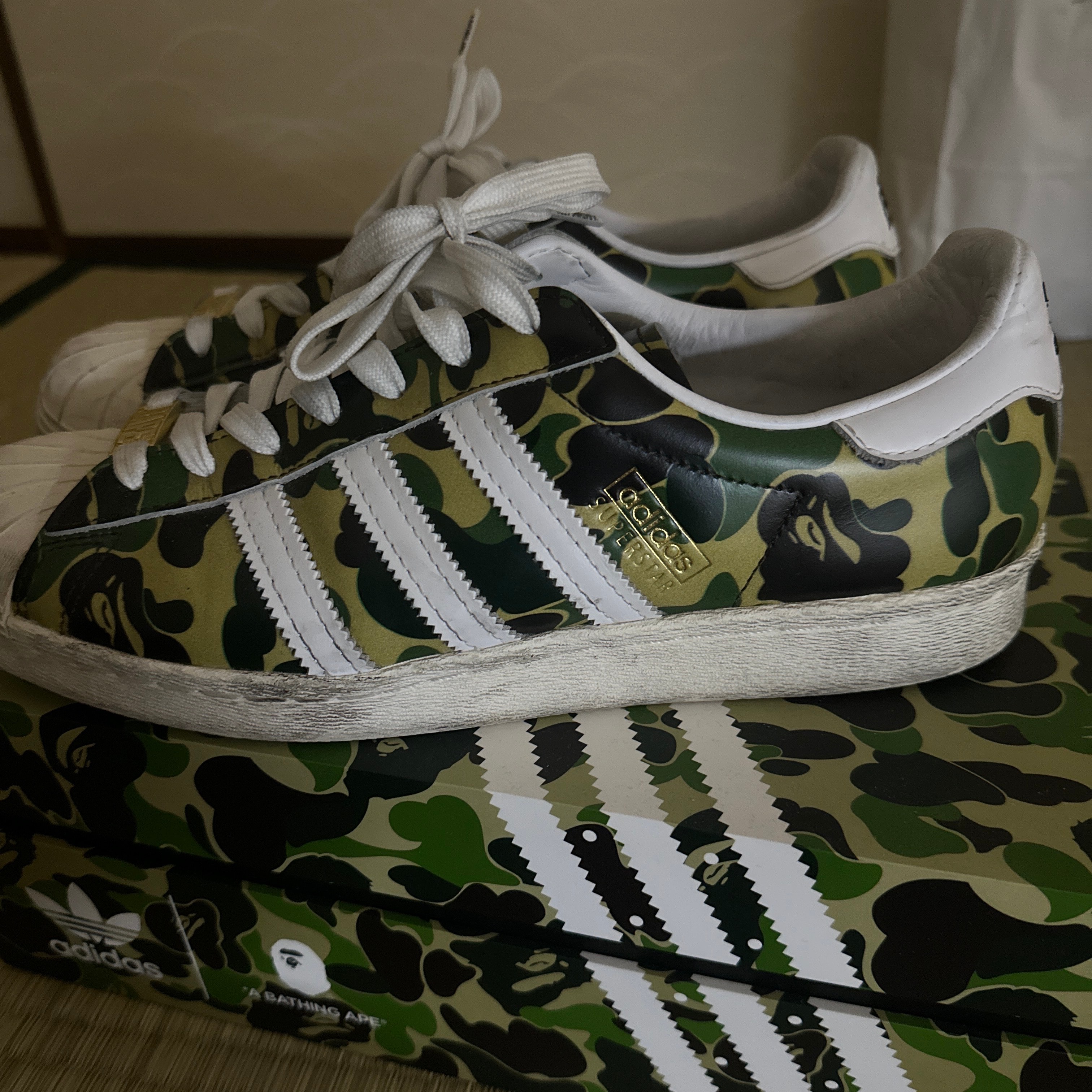 ア ベイジング エイプ × アディダス スーパースター 80'S "グリーン カモ"