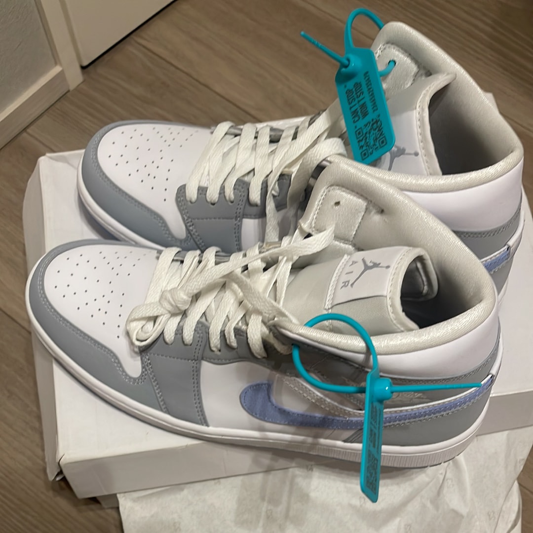 Nike Women's Air Jordan 1 Mid "Wolf Grey"