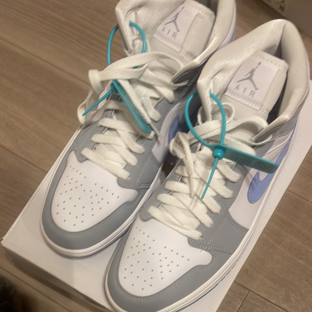 Nike Women's Air Jordan 1 Mid "Wolf Grey"