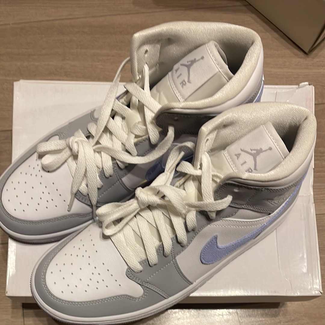 Nike Women's Air Jordan 1 Mid "Wolf Grey"