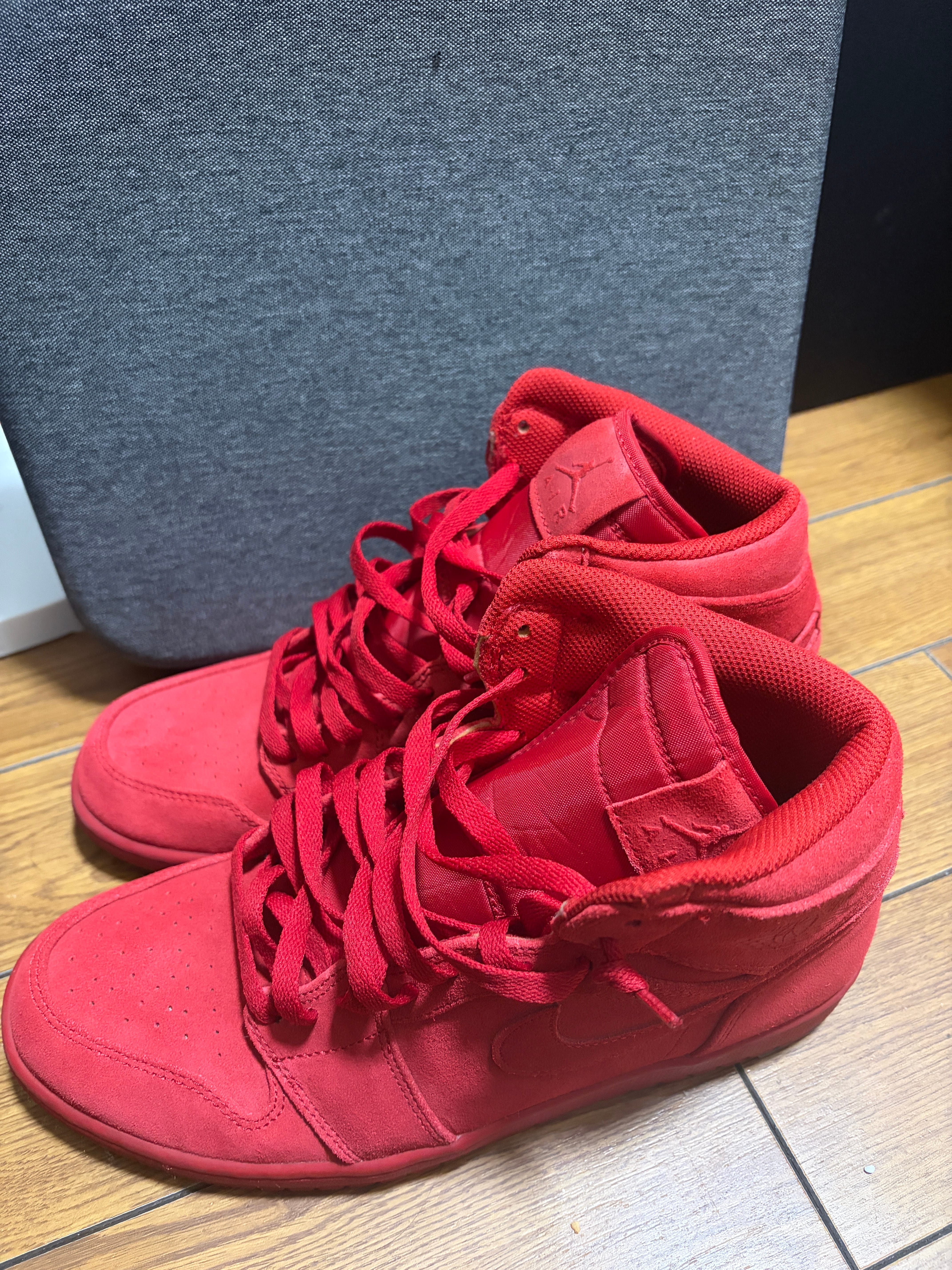 Nike Air Jordan 1 Retro High "Red Suede"