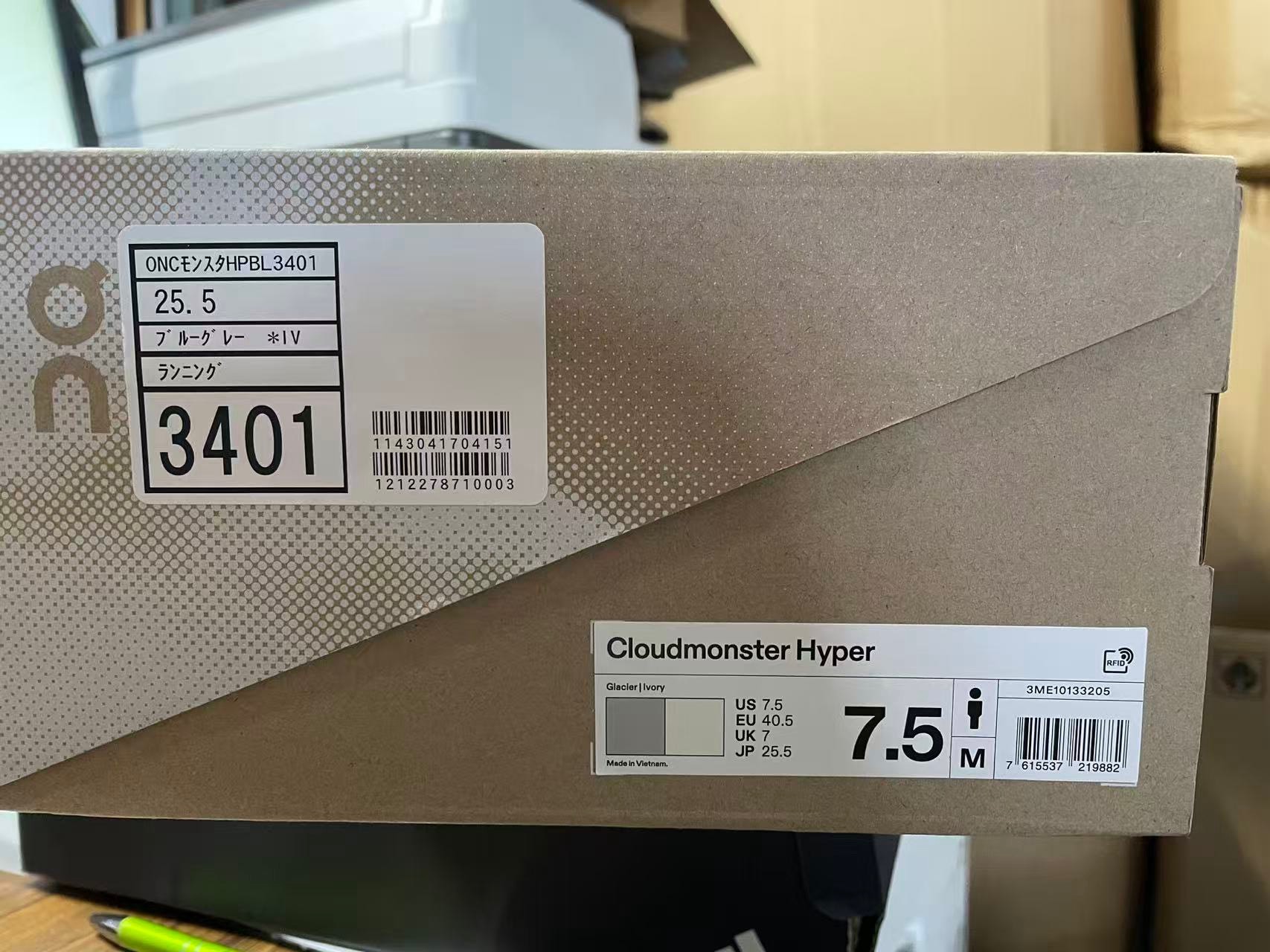 On Cloudmonster Hyper "Glacier/Ivory"