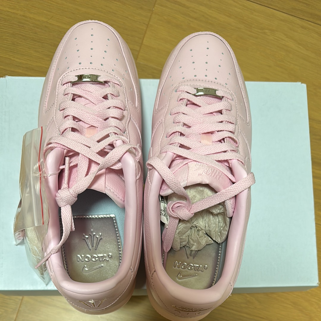 ドレイク ノクタ × ナイキ エアフォース1 "ピンクフォーム"