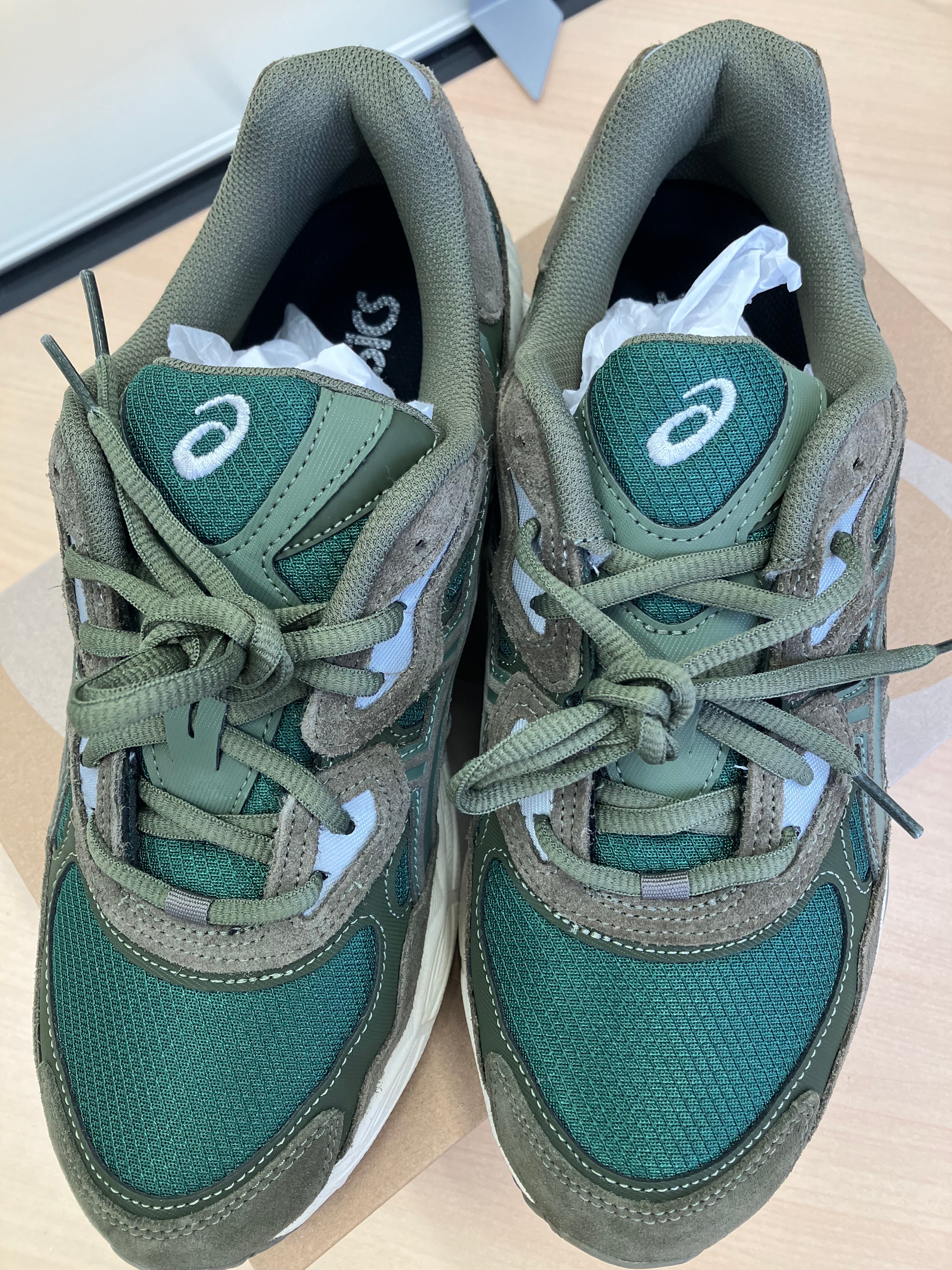 アシックス ゲルNYC "グローブ/オリーブキャンバス"