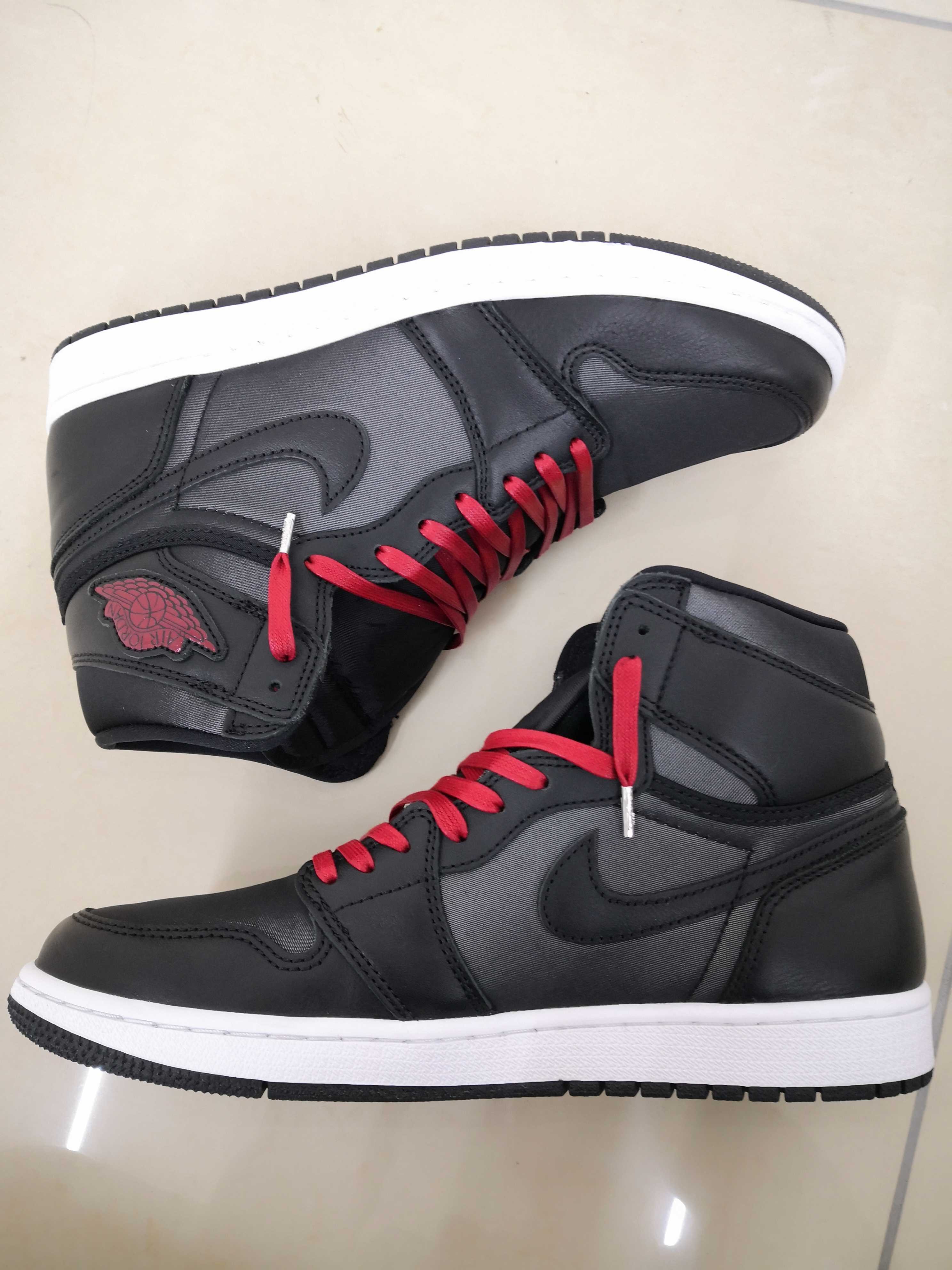Nike Air Jordan 1 Retro High OG "Black/Metallic Silver/Gym Red"
