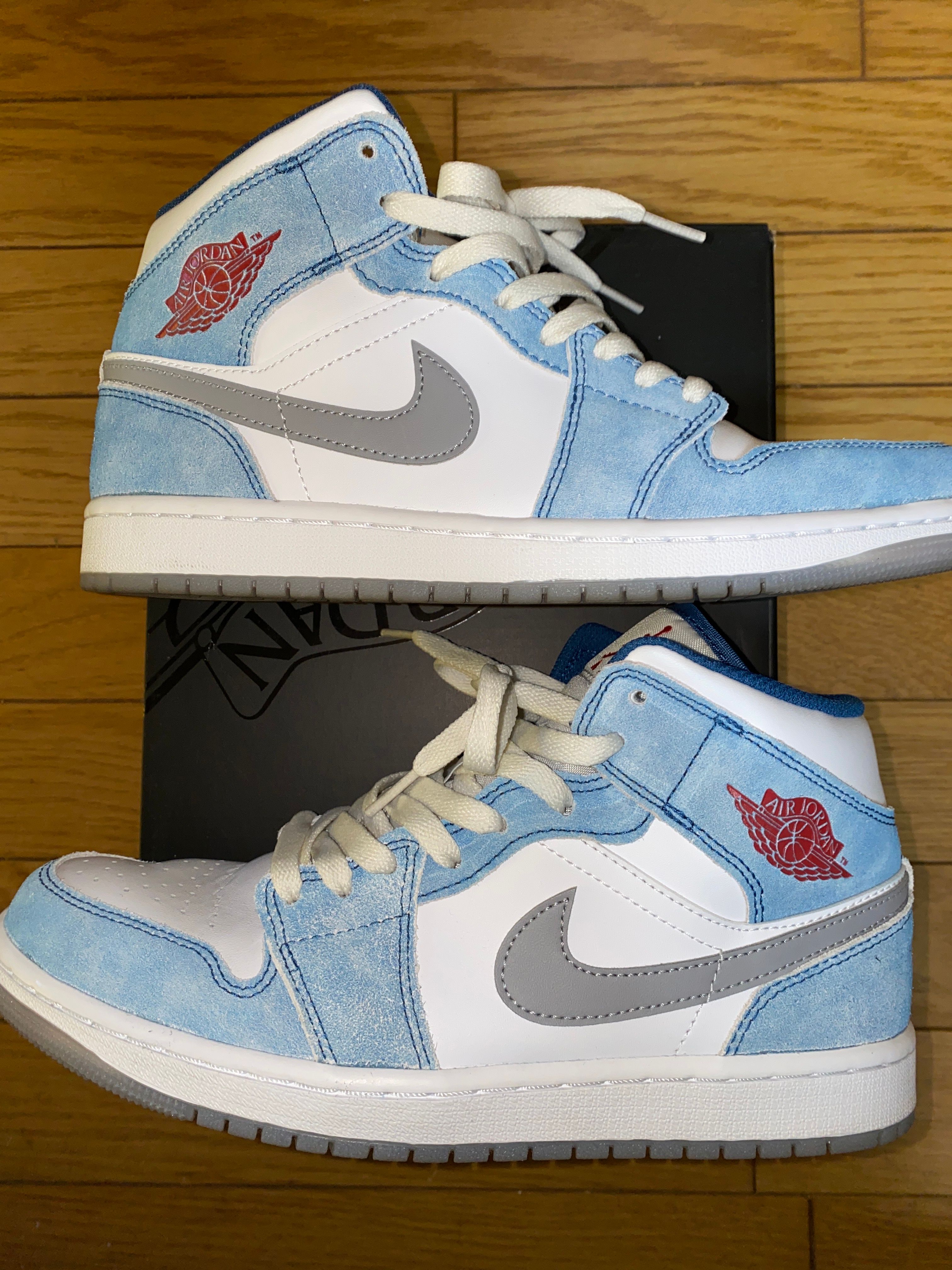 Nike Air Jordan 1 Mid SE "White/Hyper Royal/Red"