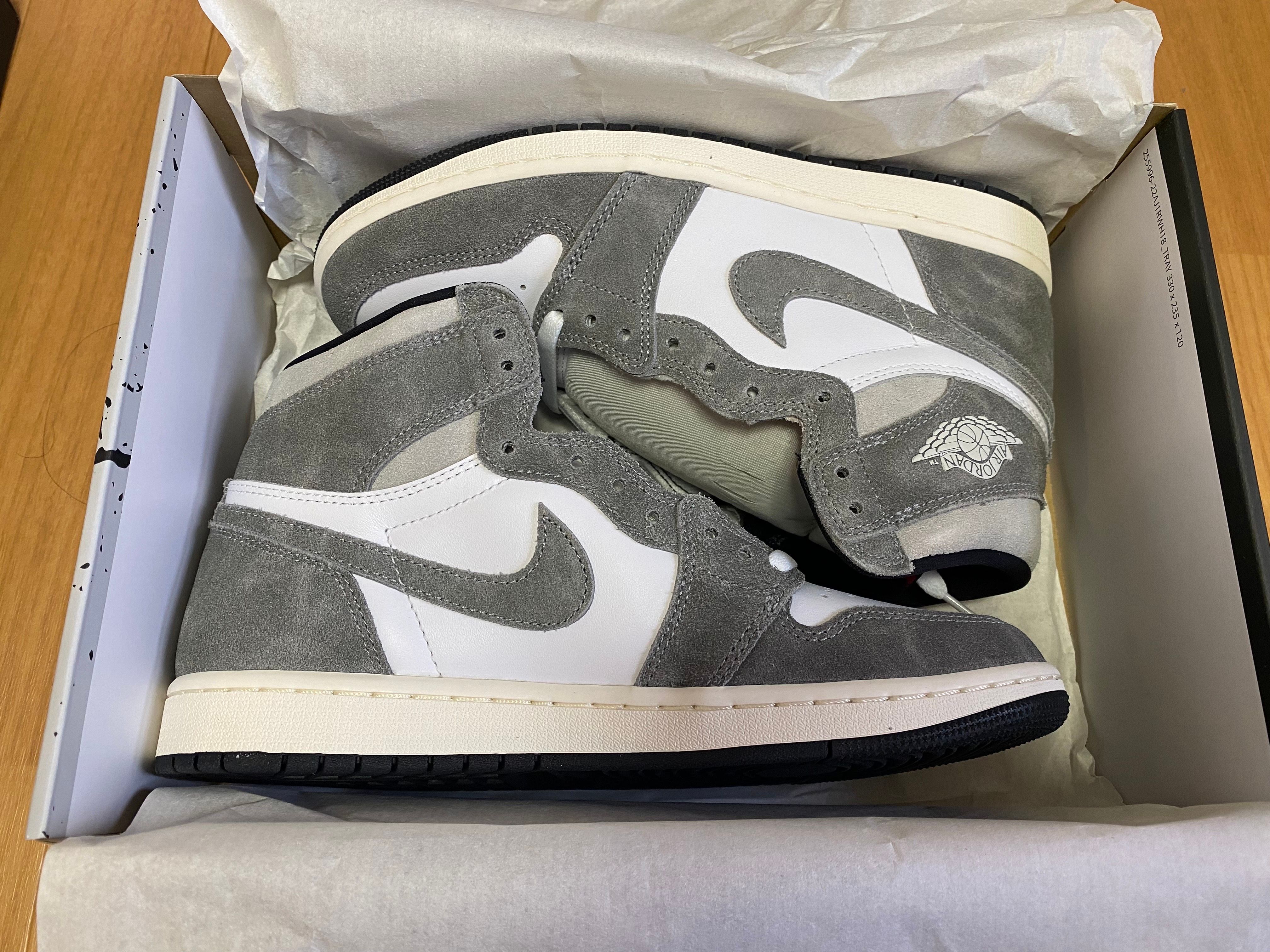 Nike Air Jordan 1 Retro High OG "Black and Smoke Grey"