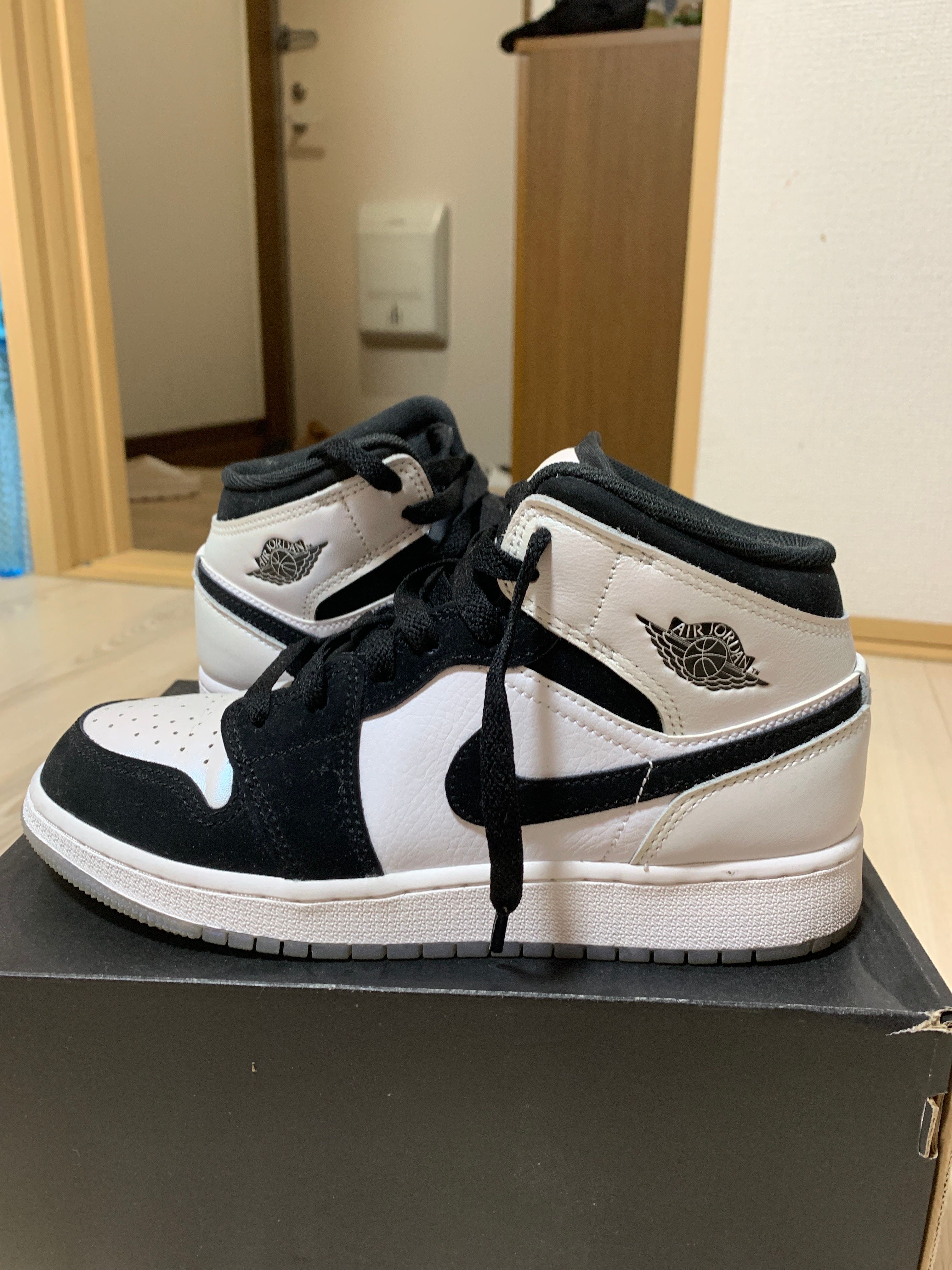 Nike GS Air Jordan 1 Mid "Omega/Black/White"